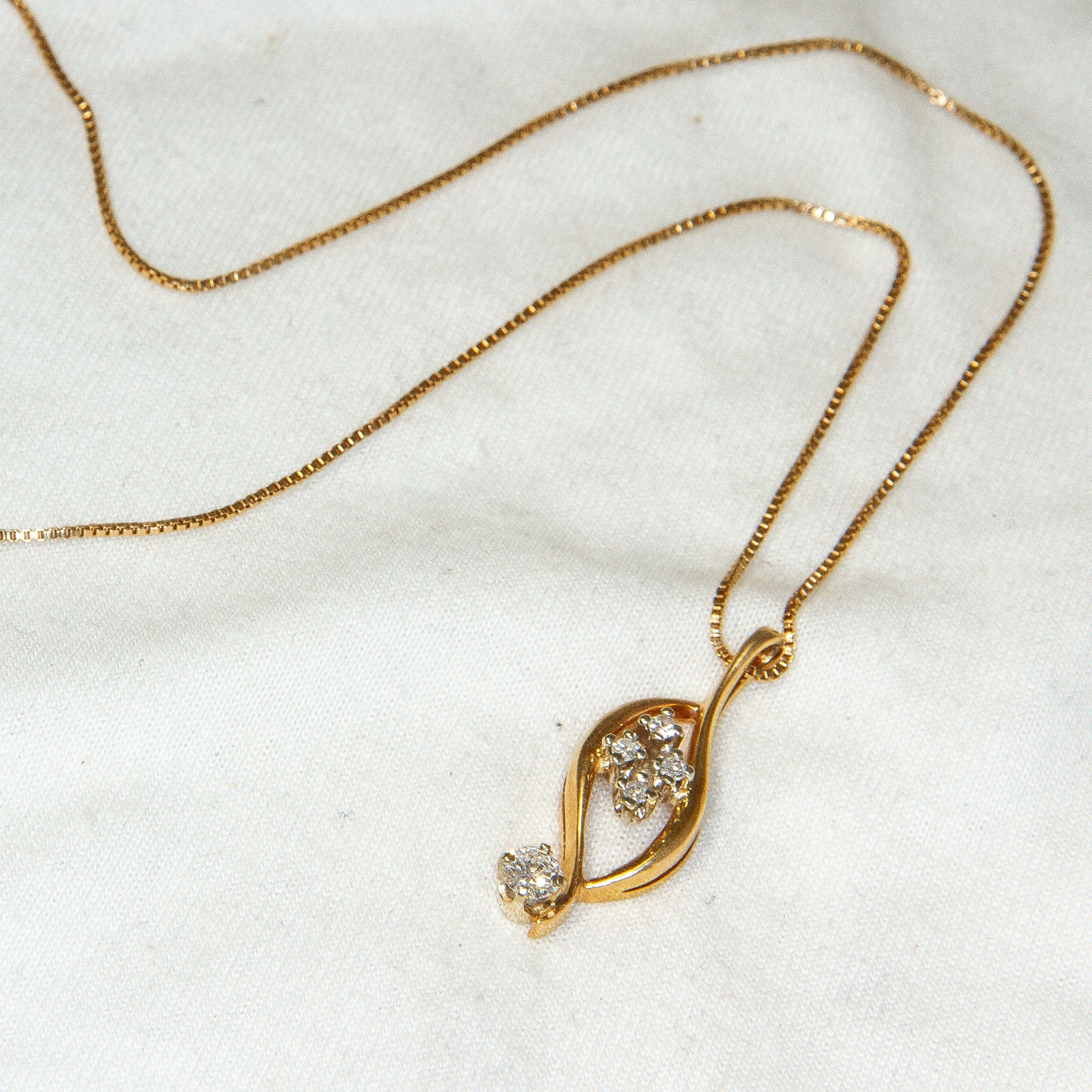 14k Yellow Gold Diamond Swirl Pendant Necklace (0.45 CTW) - 15" - Pre-Owned