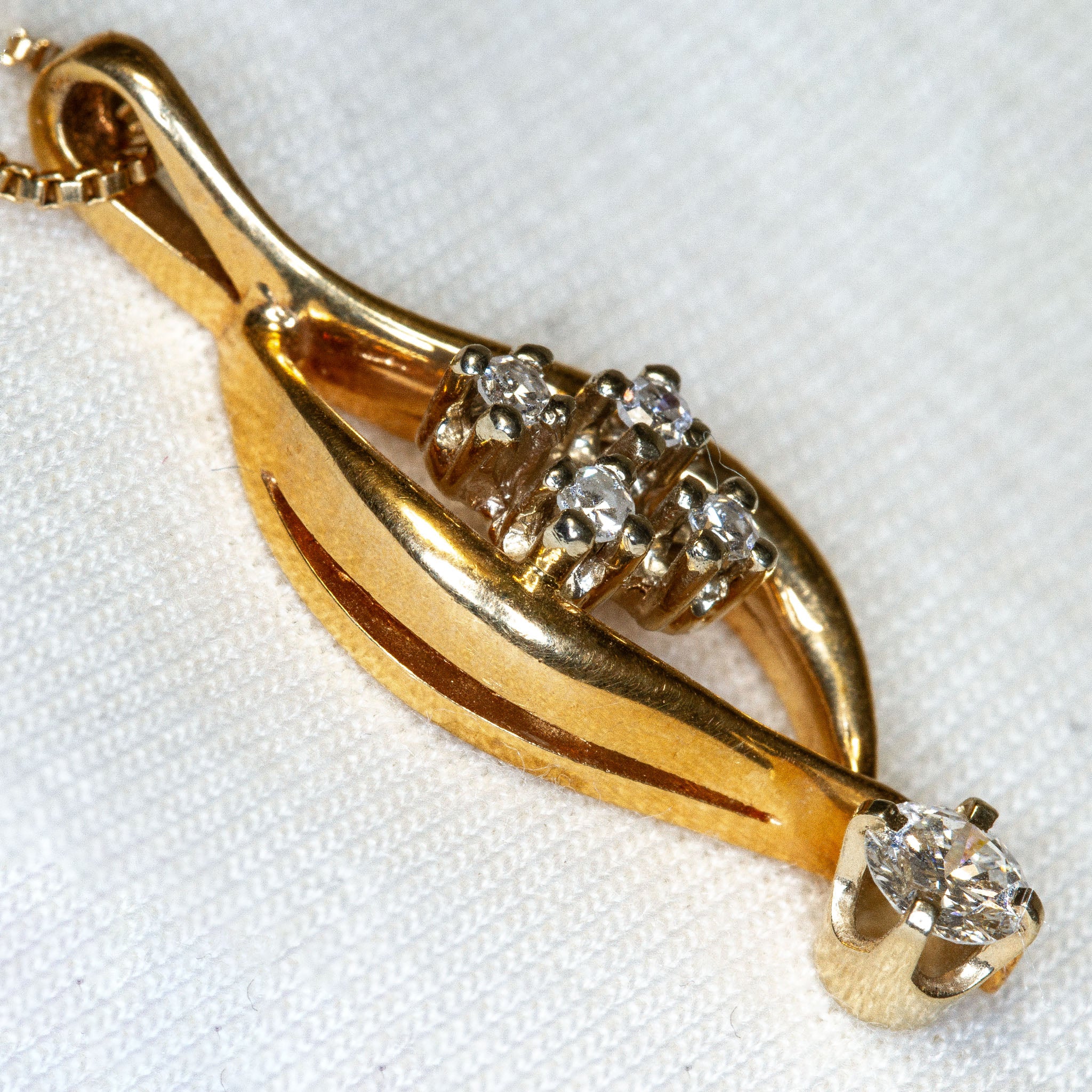 14k Yellow Gold Diamond Swirl Pendant Necklace (0.45 CTW) - 15" - Pre-Owned