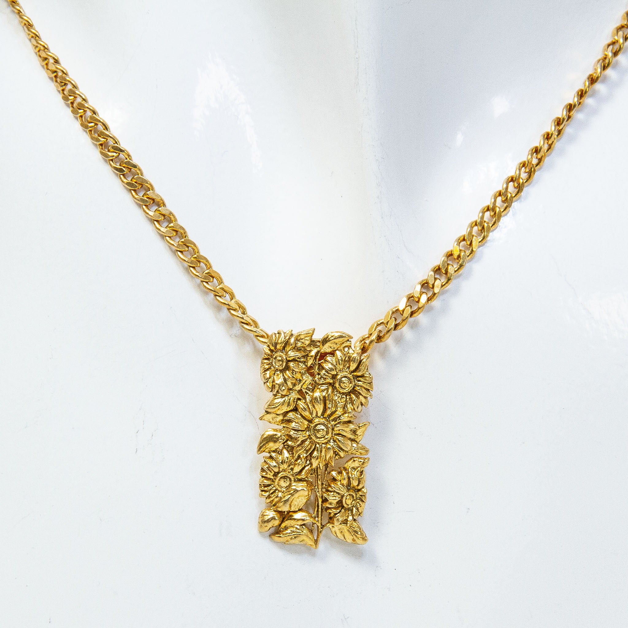 22K Gold Plated Cast Floral Pendant Necklace - 24" Curb Link Chain