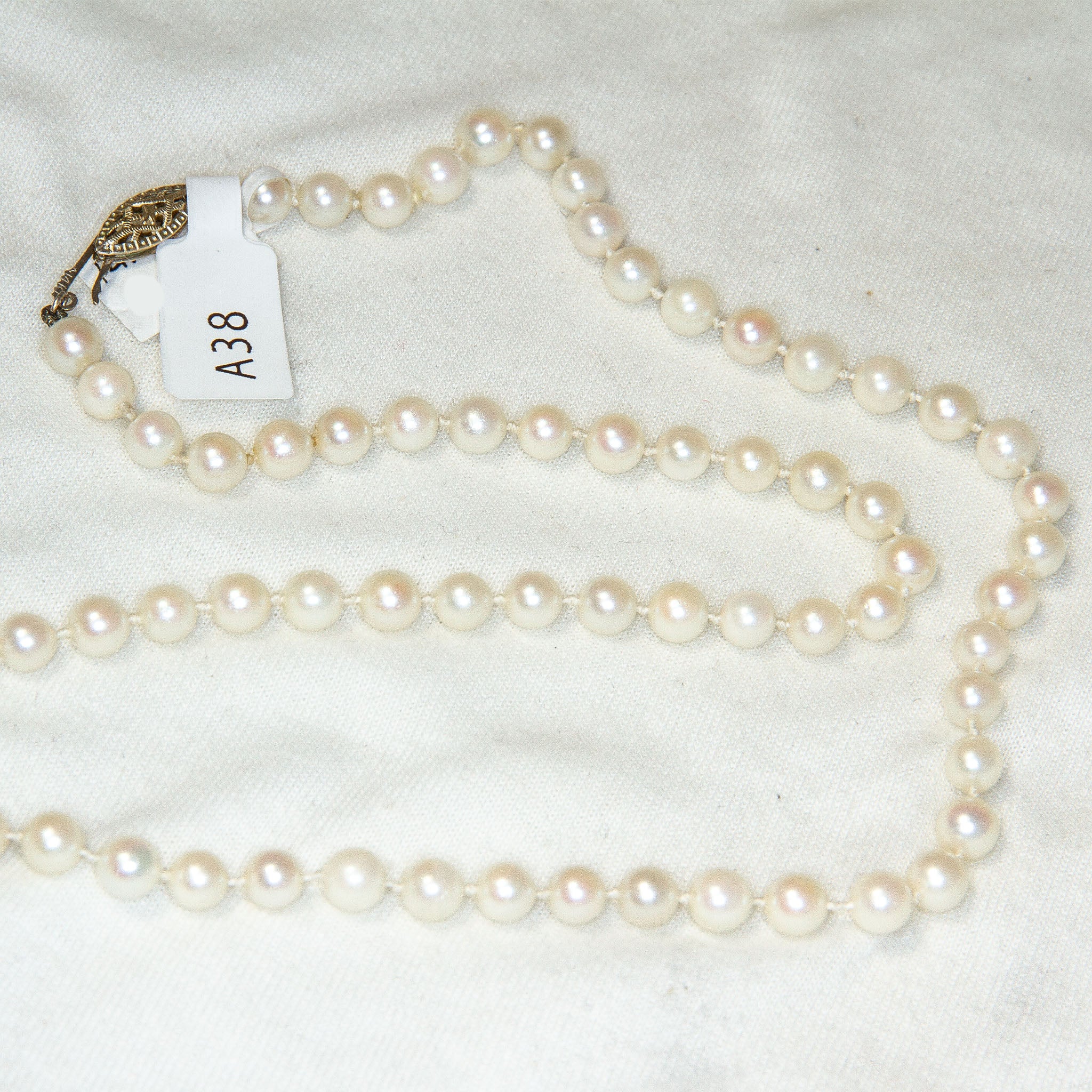 Elegant 18" 5mm Knotted Pearl Necklace with 14K Yellow Gold Clasp Secondary image
