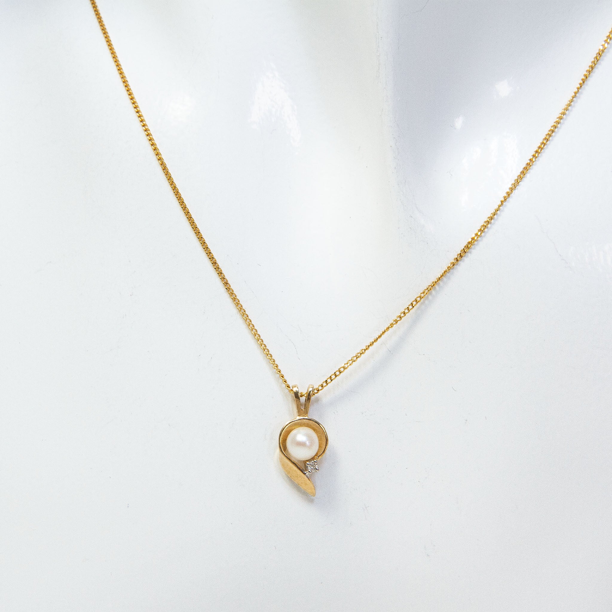 10k Yellow Gold Pearl & Diamond Accent Pendant Necklace - 16"