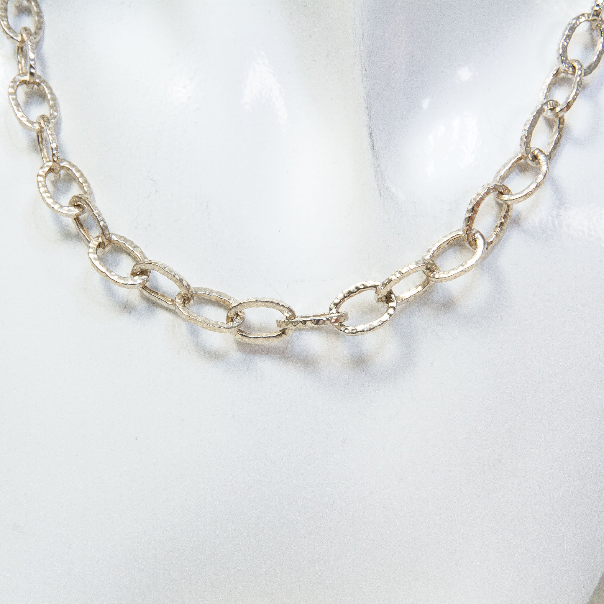 18" 925 Sterling Silver Textured Oval Link Chain Necklace Main image