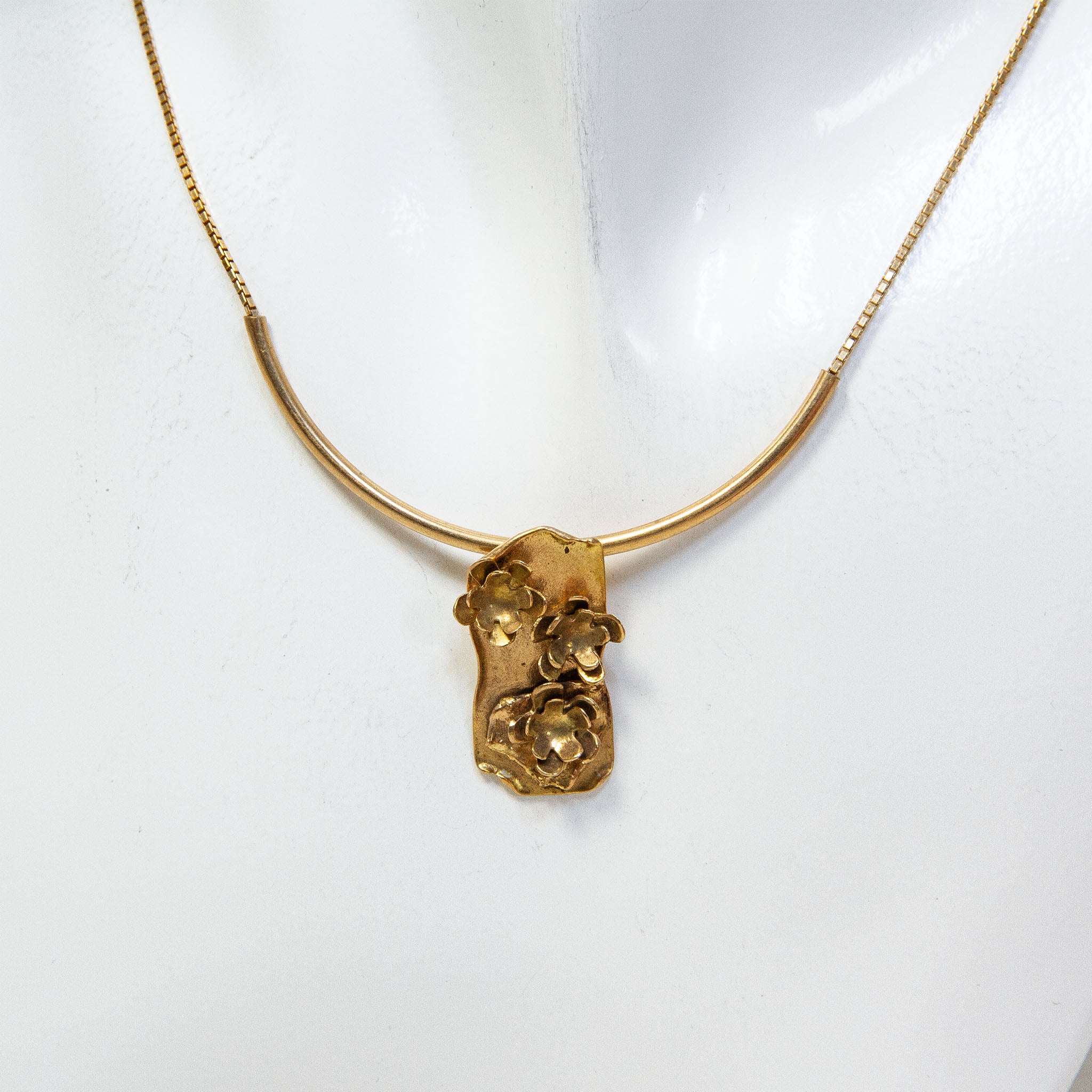 One-of-a-Kind 20" 10K Yellow Gold Artisan Water Lily Pendant Necklace Main image