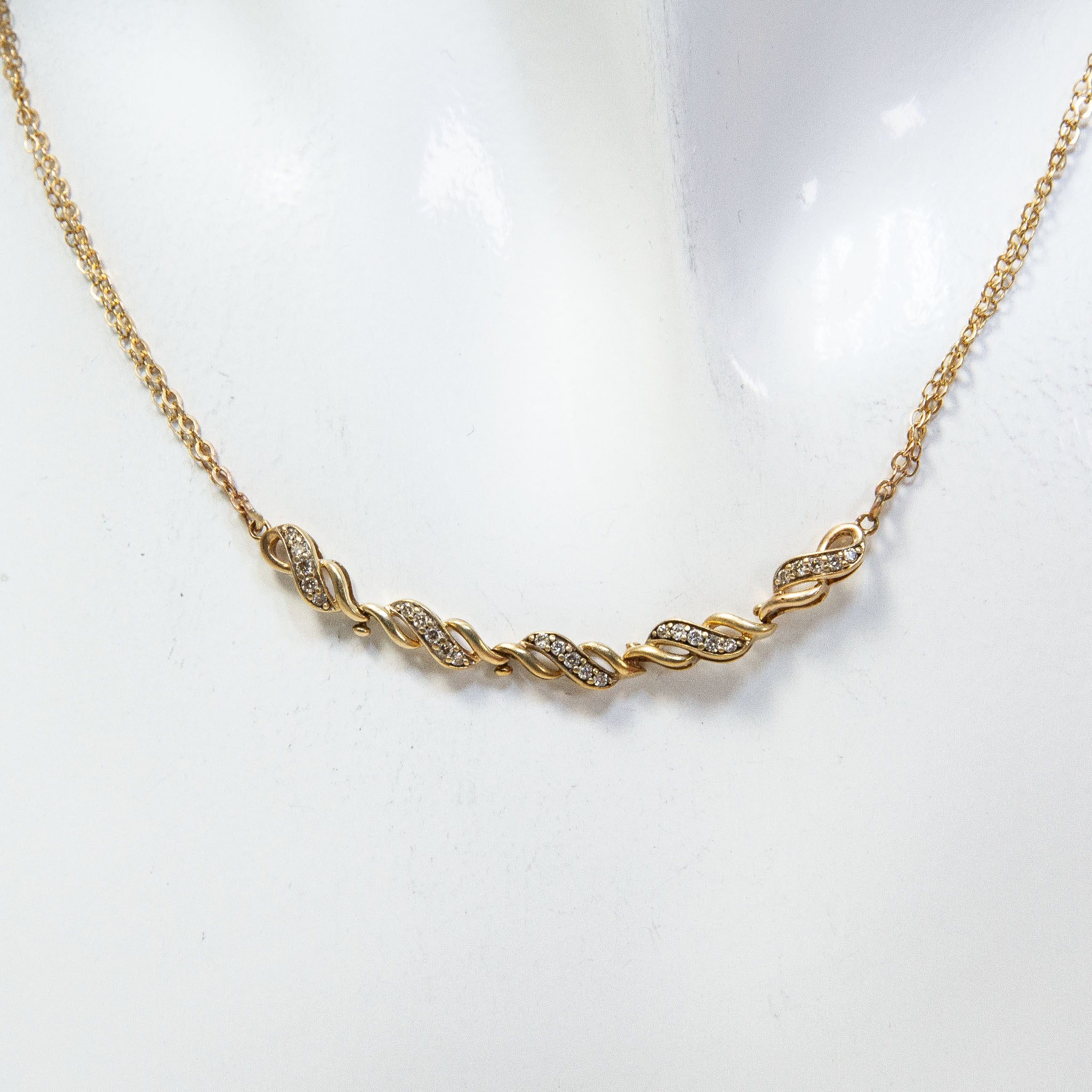 18" Gold Station Necklace with 0.25ctw Diamond Centerpiece