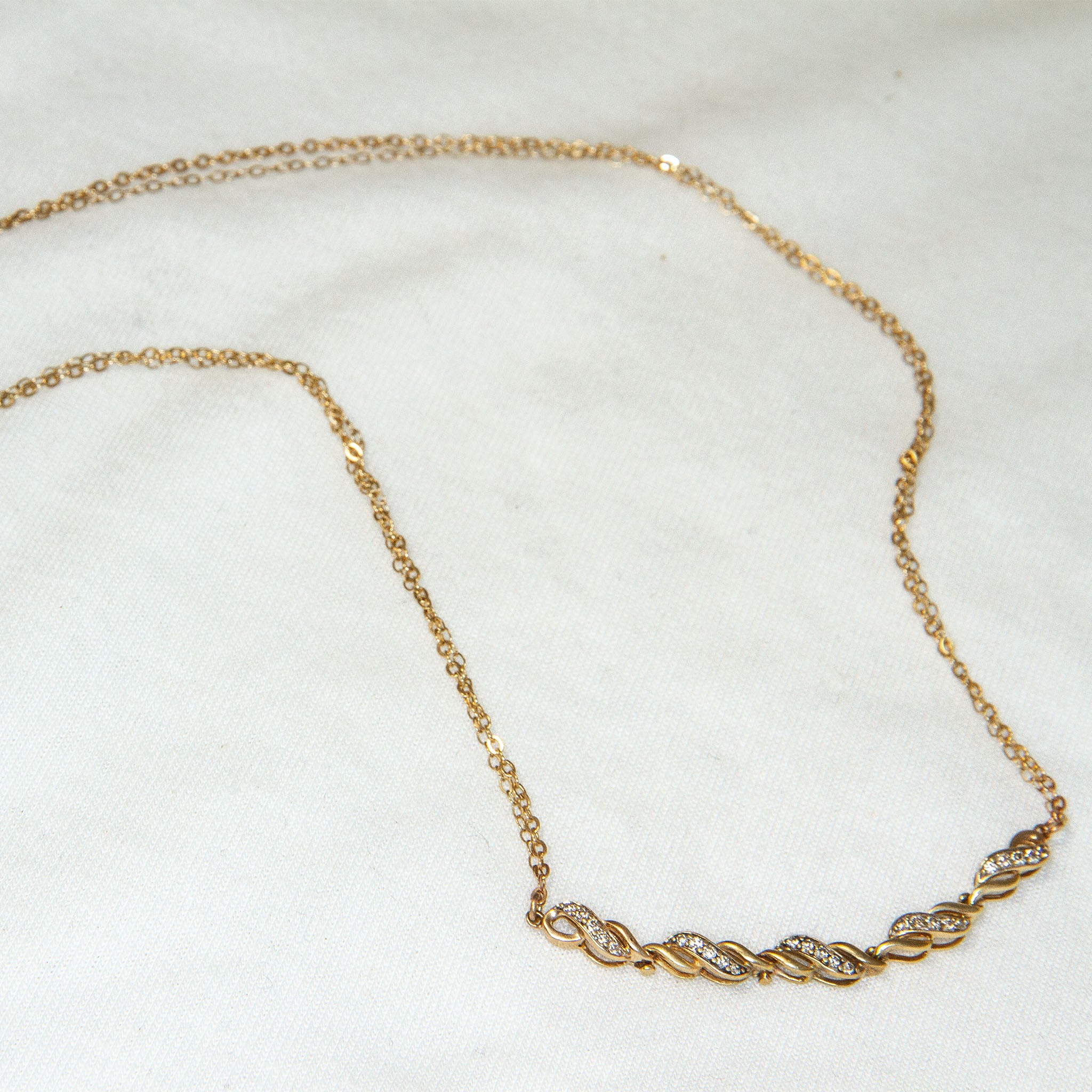18" Gold Station Necklace with 0.25ctw Diamond Centerpiece Secondary image