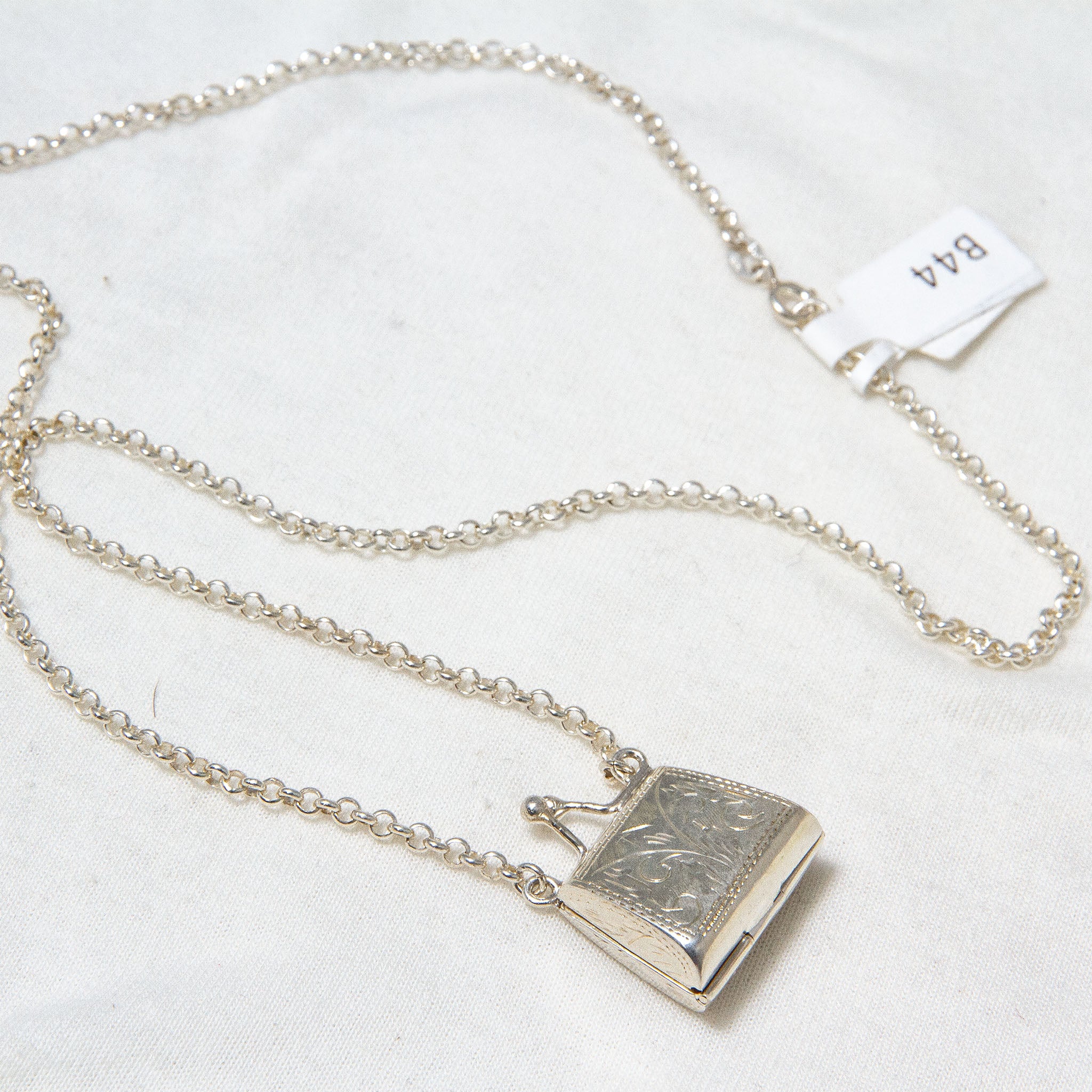 20" Sterling Silver Engraved Purse Locket Necklace Secondary image