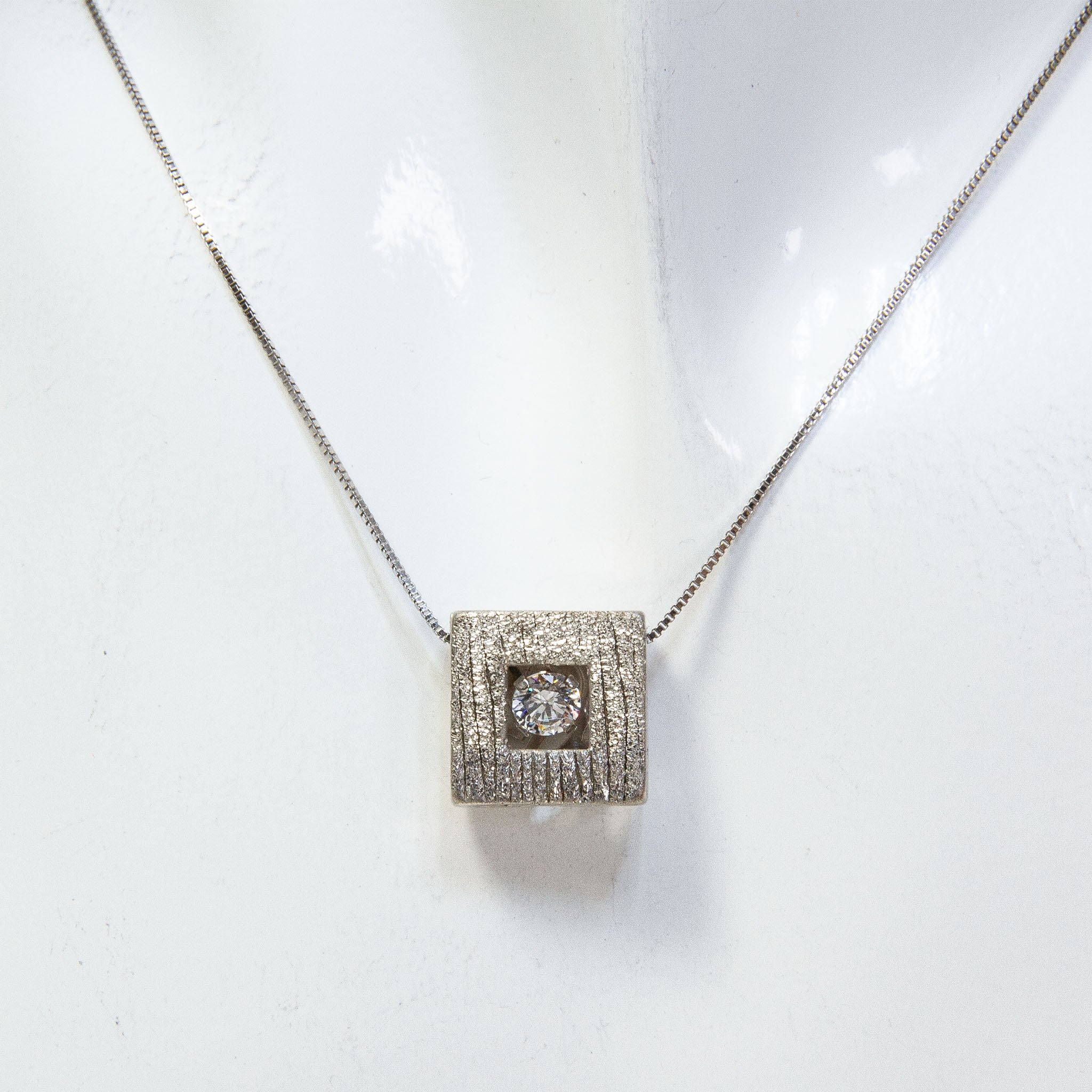 18" 925 Sterling Silver Textured Square Floating CZ Quiver Pendant Necklace Main image