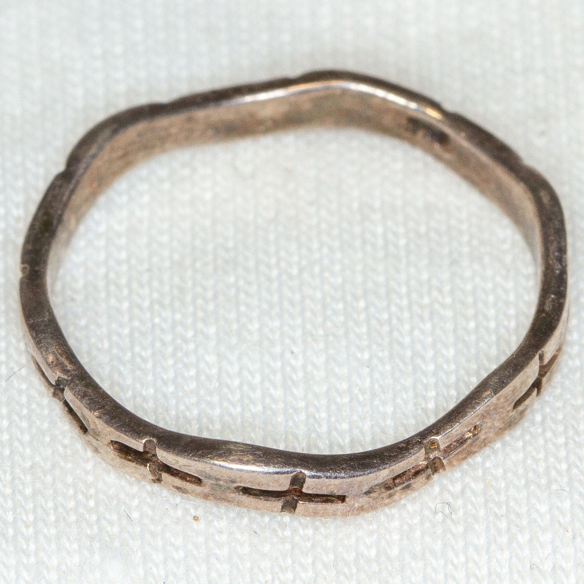 925 Sterling Silver Wavy Stacking Ring - Engraved Rustic Pattern, Size 4.75