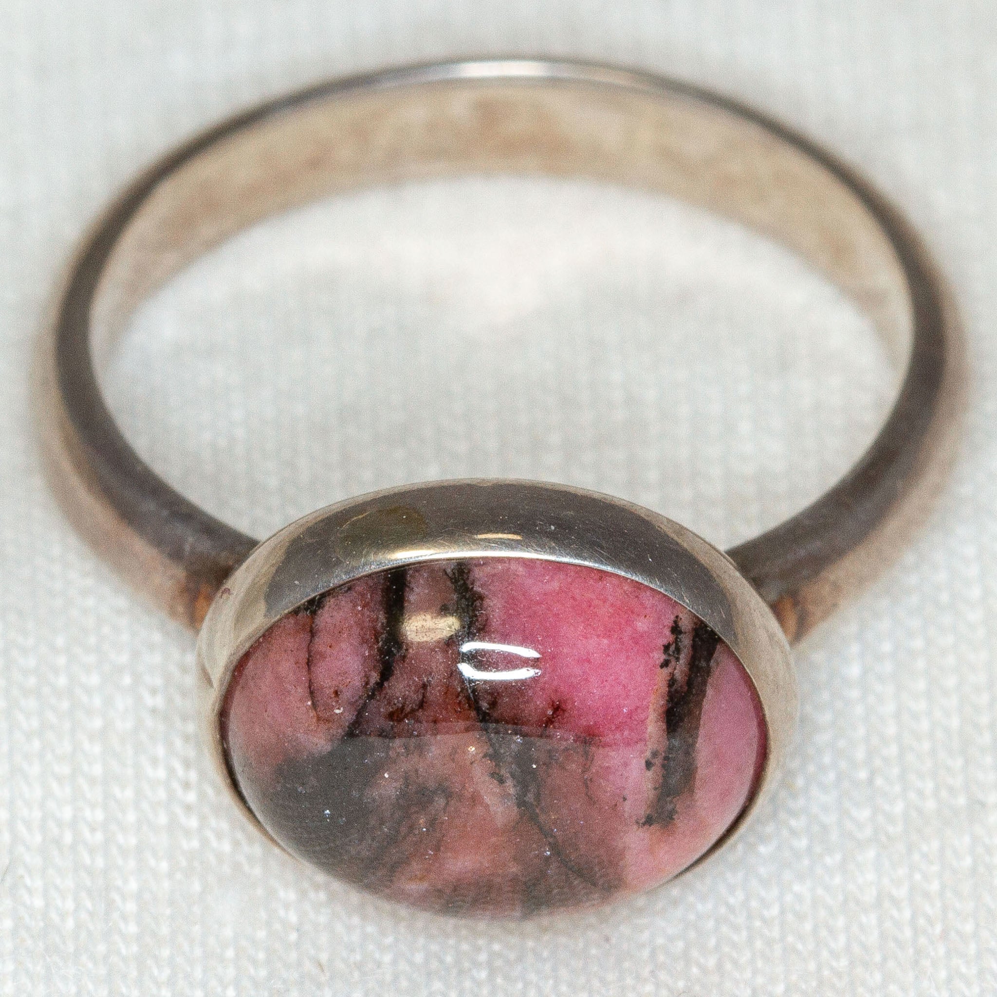 925 Sterling Silver Canadian Rhodonite Ring - 10x12mm Oval Cabochon, Size 7 Main image