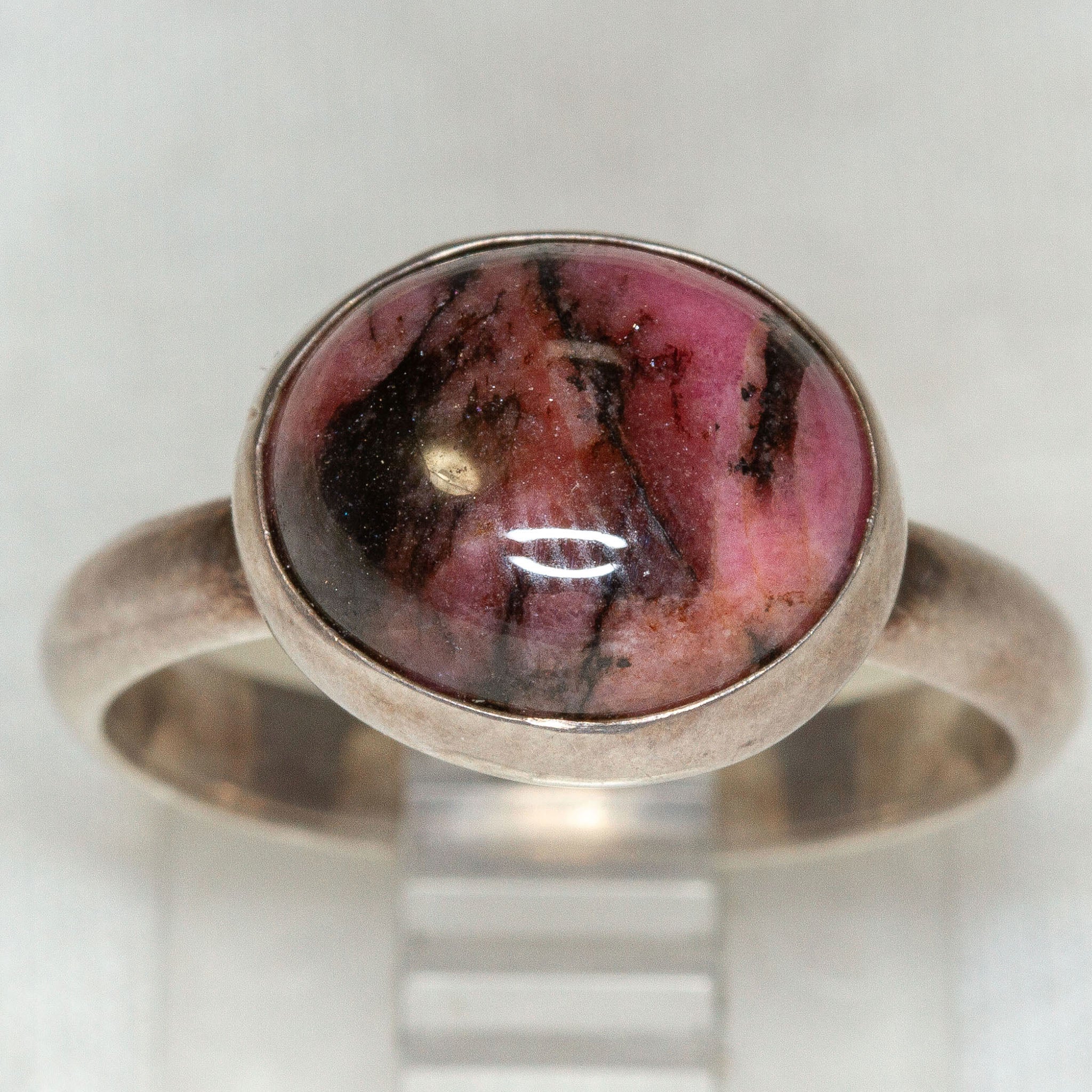 925 Sterling Silver Canadian Rhodonite Ring - 10x12mm Oval Cabochon, Size 7