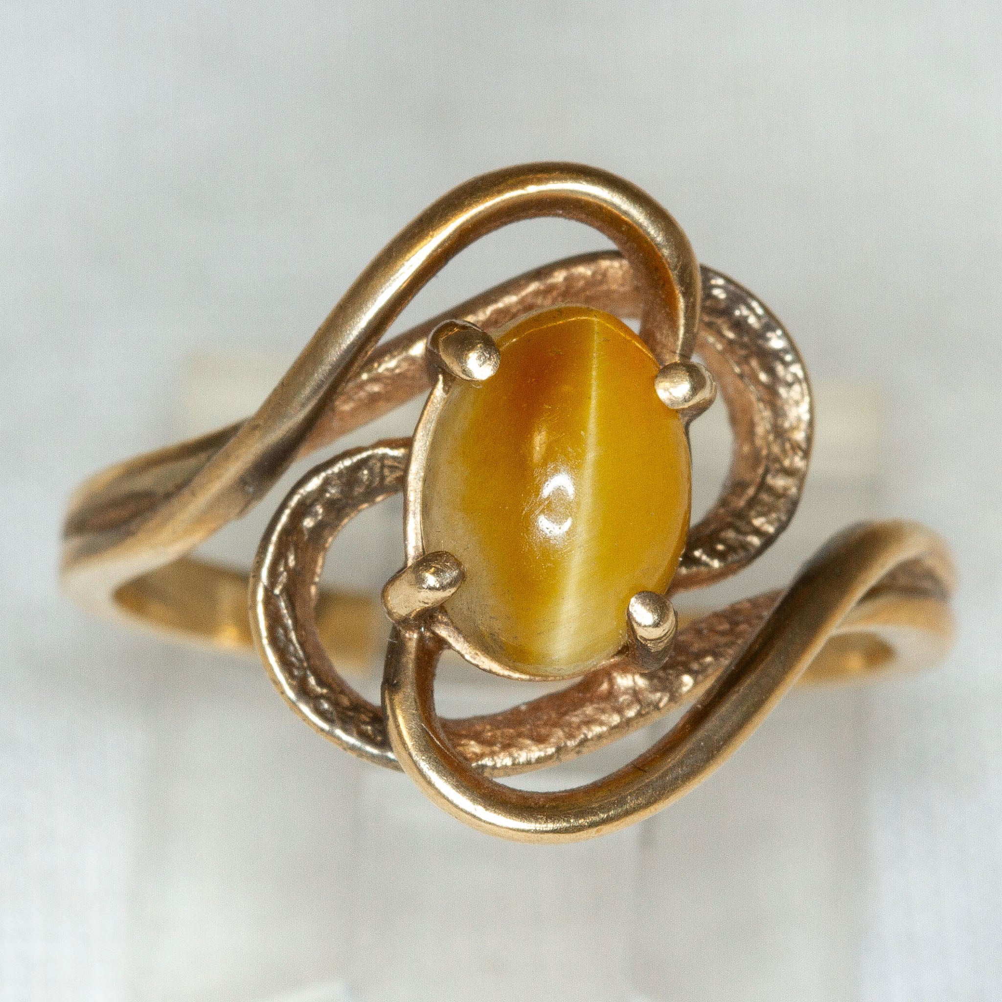 10K Yellow Gold Tiger's Eye Swirl Ring - 5x8mm Cabochon, Size 6