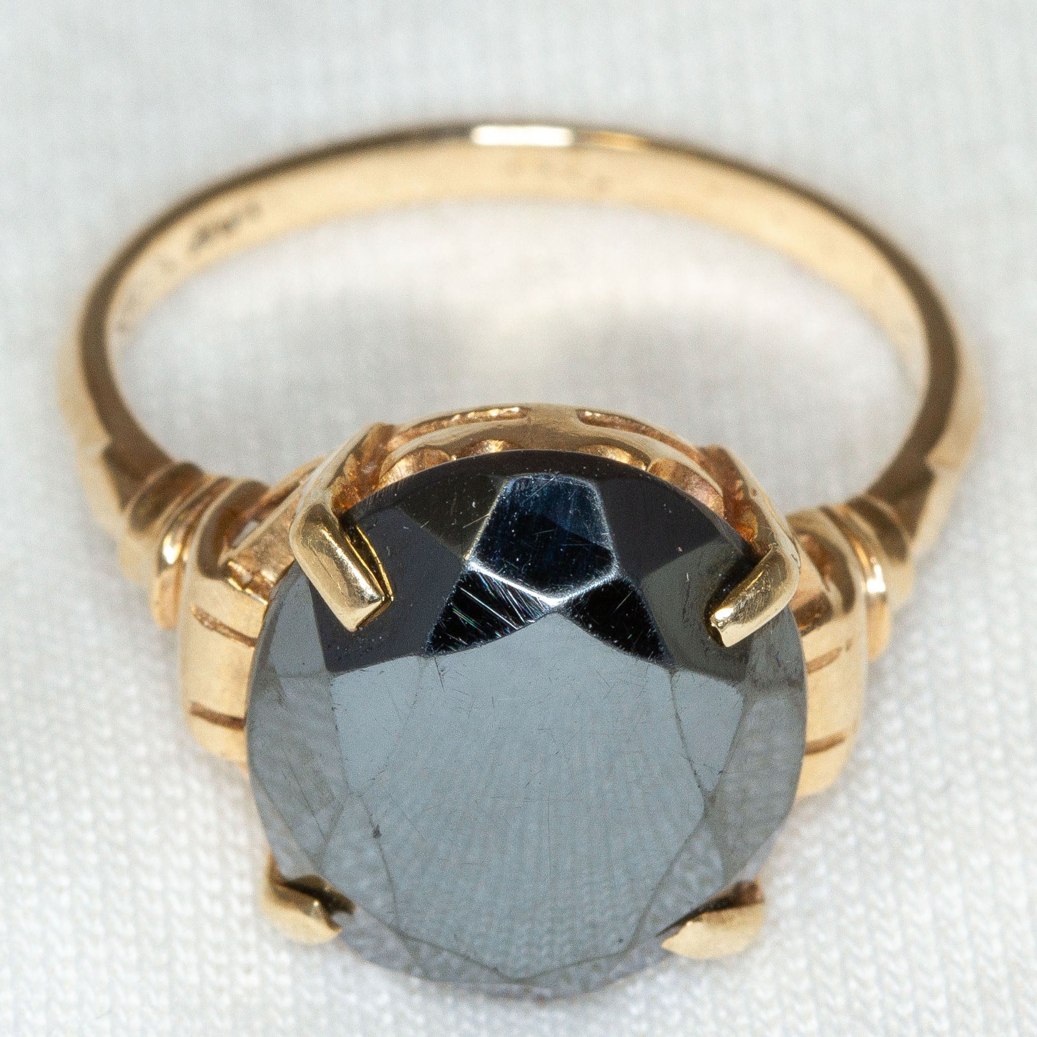 Vintage 10K Yellow Gold Faceted Oval Hematite Ring - Size 7