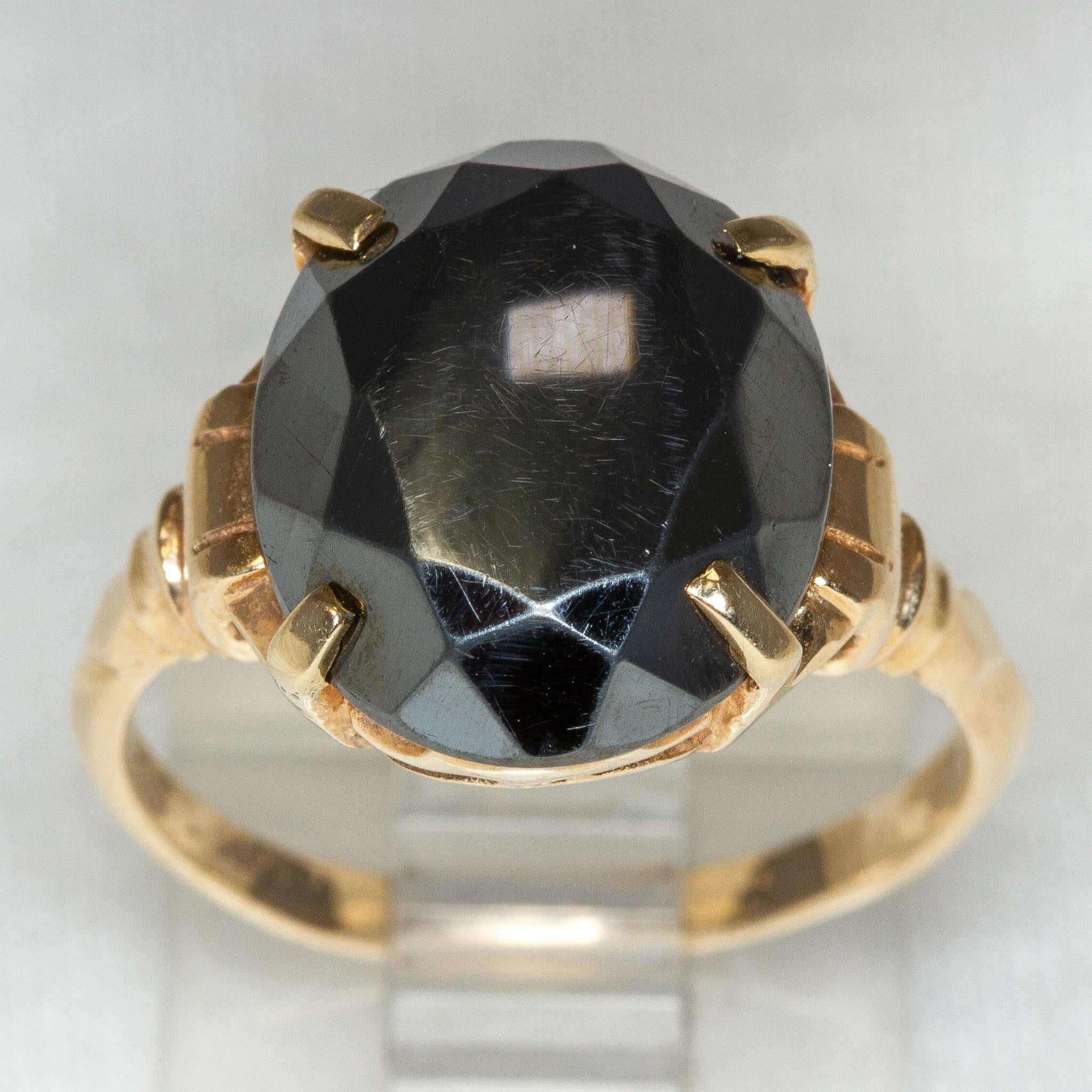 Vintage 10K Yellow Gold Faceted Oval Hematite Ring - Size 7 Secondary image