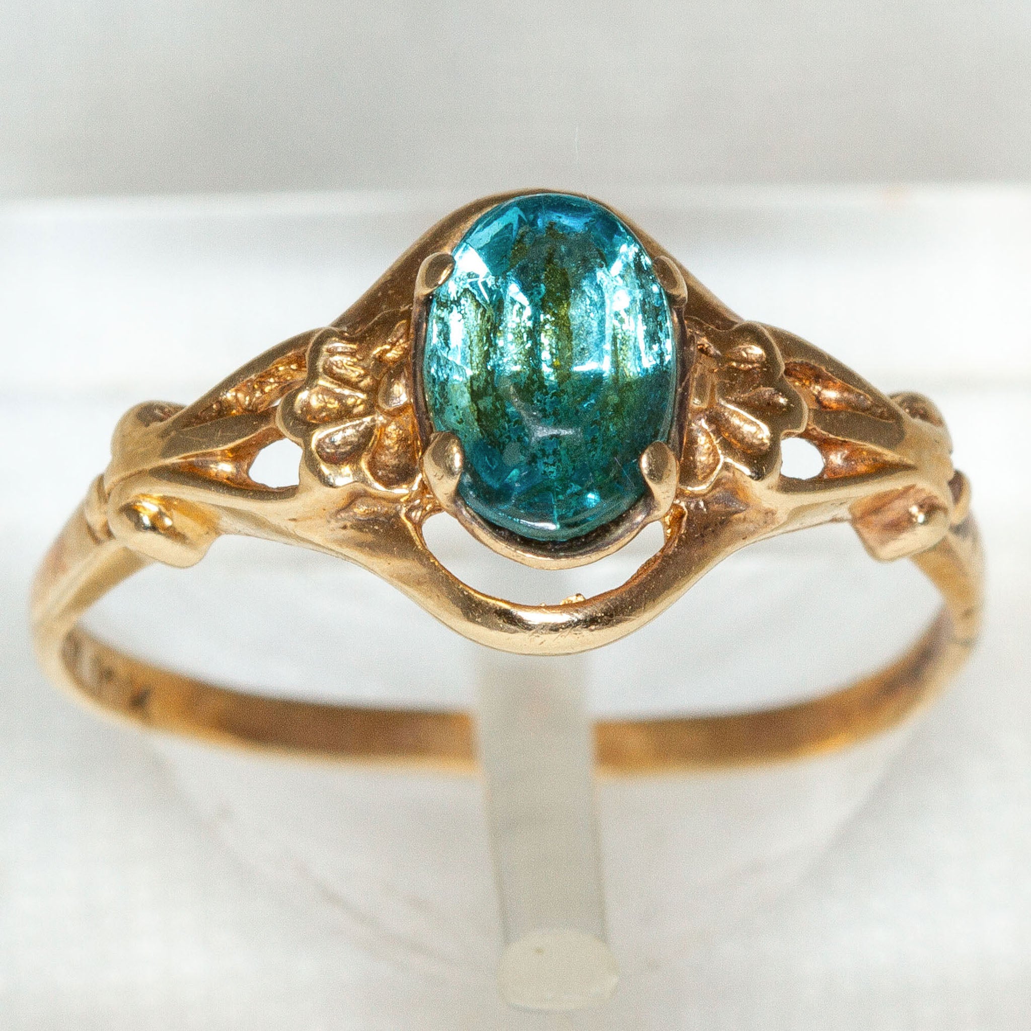 Vintage 10K Yellow Gold Floral Openwork Ring with Synthetic Turquoise-Blue Stone - Size 4.75 Secondary image