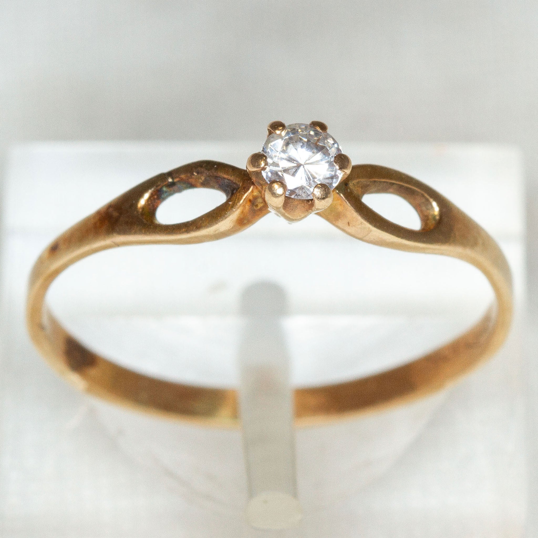 10K Yellow Gold Cubic Zirconia Solitaire Ring - Open Shoulder Design, Size 6