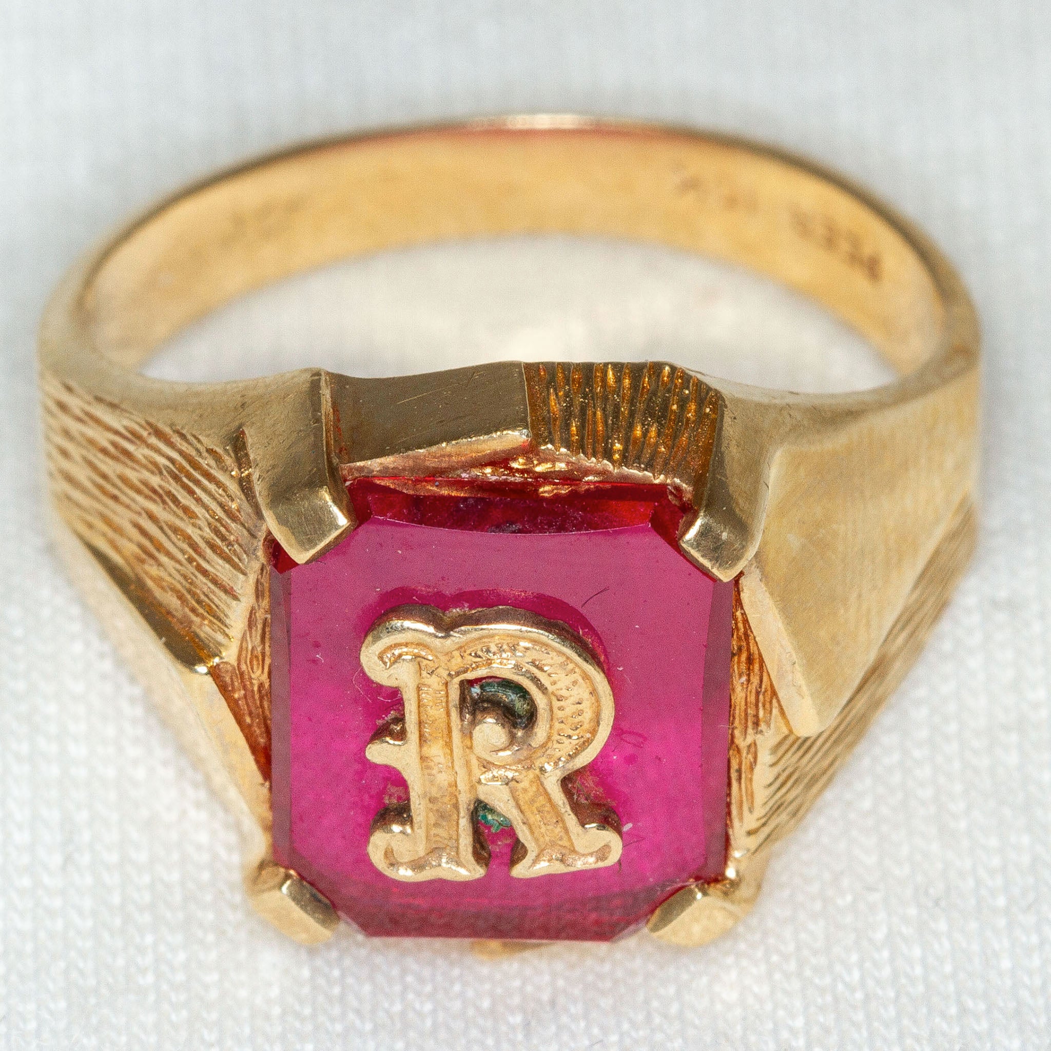 10K Yellow Gold Ruby-Colored Glass Initial Ring - Size 8.5
