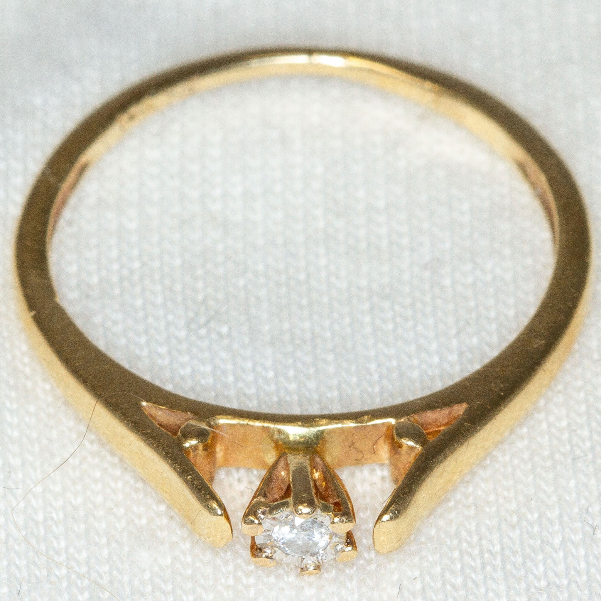 10K Yellow Gold 0.10ct Diamond Solitaire Ring - Open Shoulder Design, Size 6 Main image