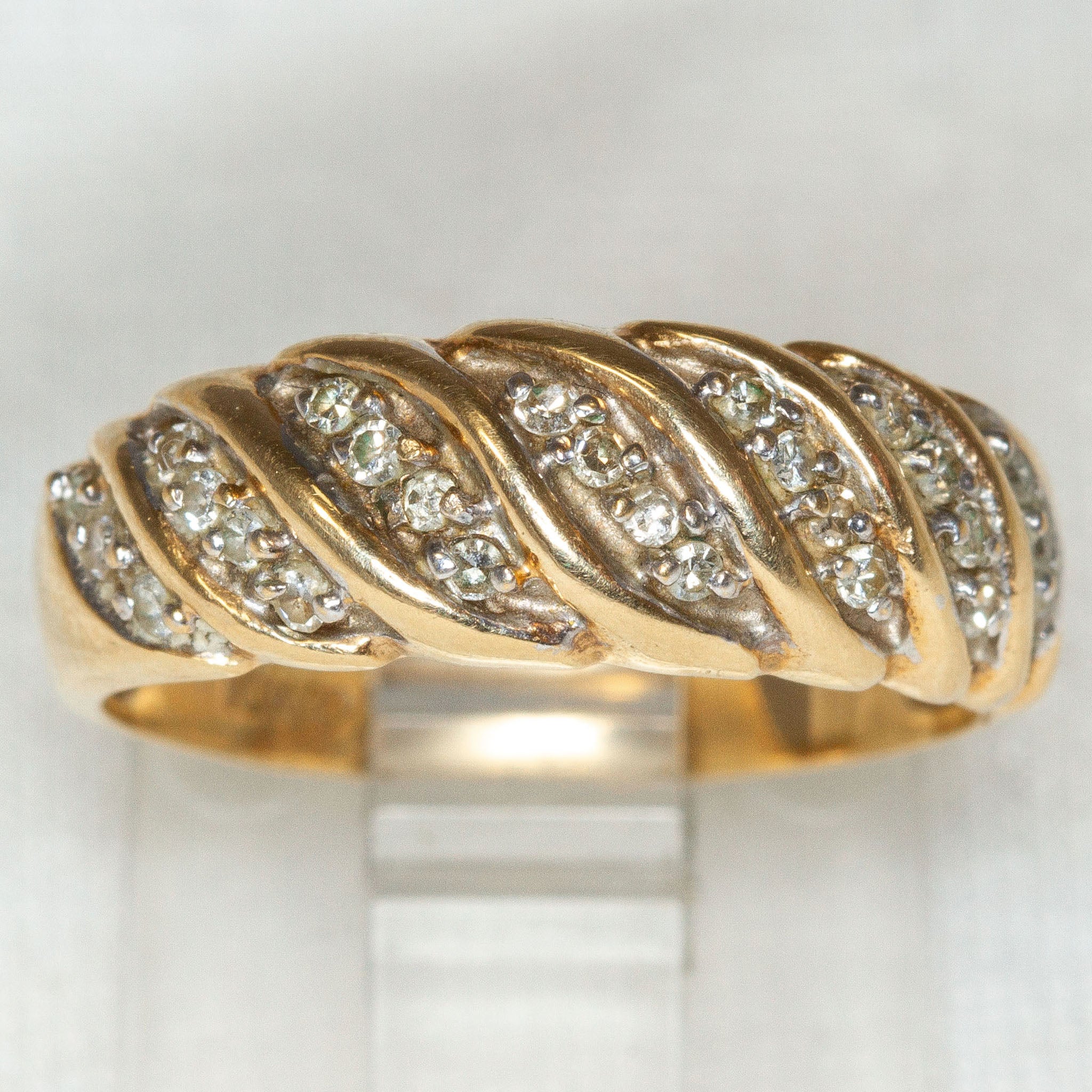 10K Yellow Gold Diagonal Swirl Diamond Band - Size 6.5