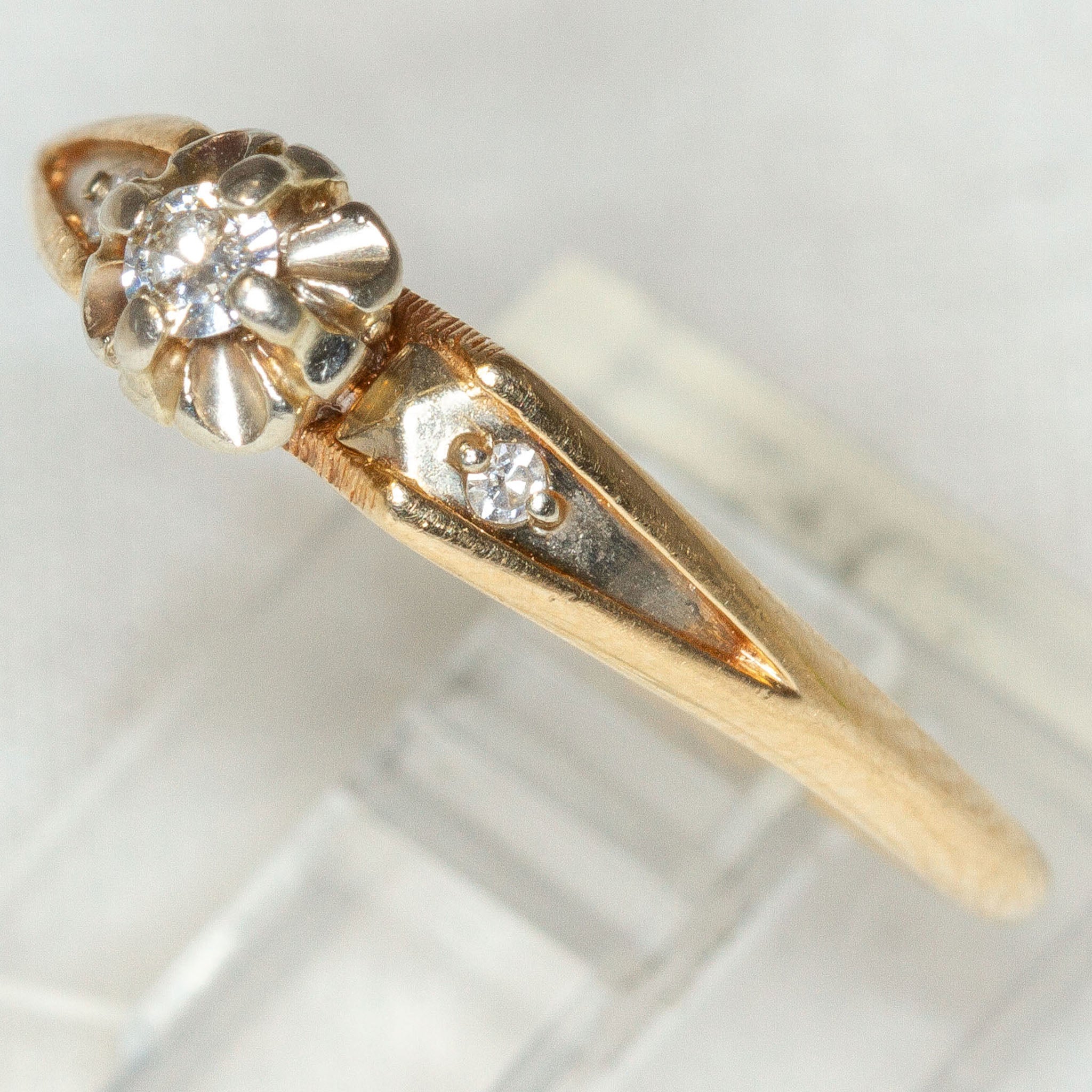 14K Yellow Gold Floral Illusion Diamond Ring - Size 7.5
