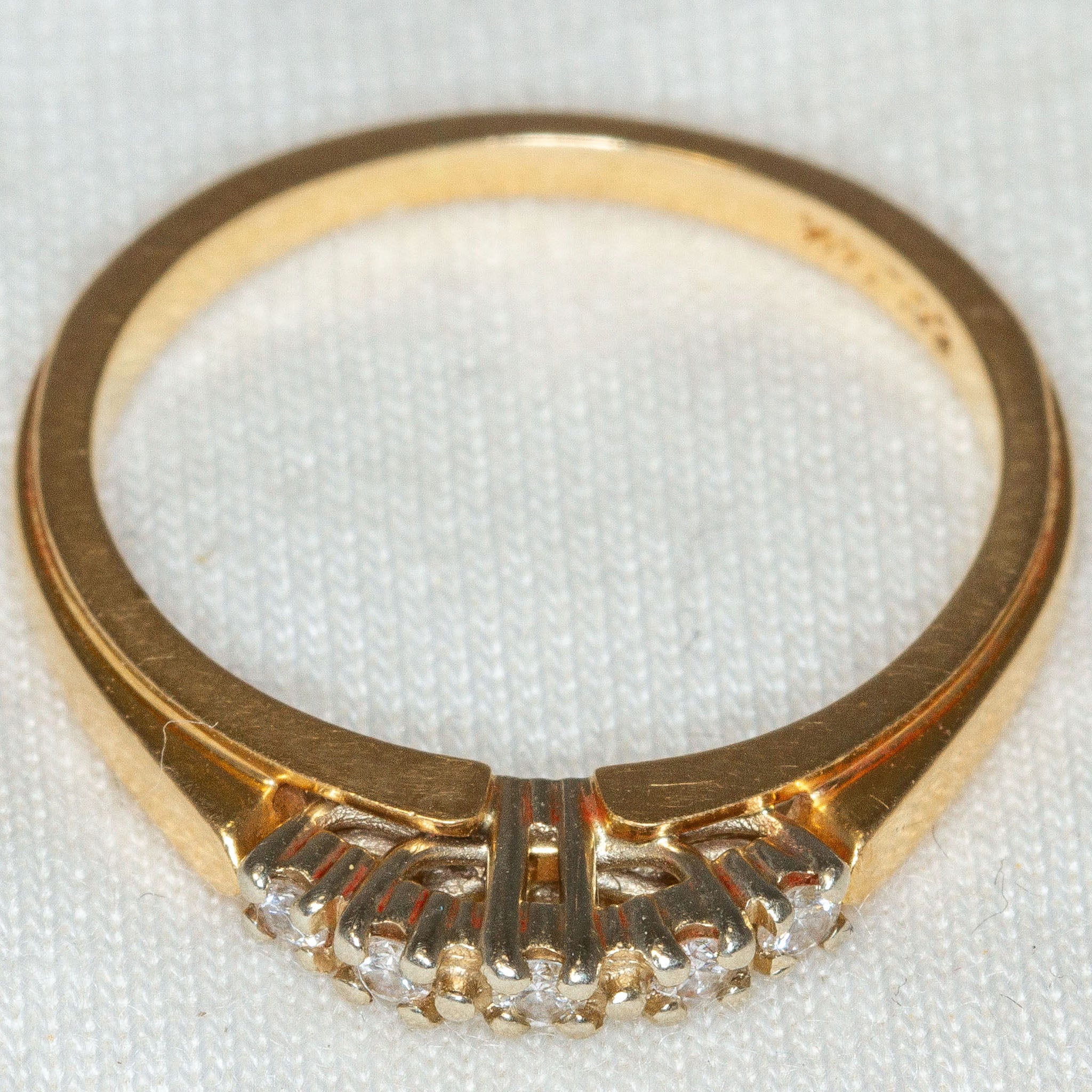 Elegant 14k Yellow Gold Diamond Anniversary Band - .15ctw, Size 7 3/4 Main image