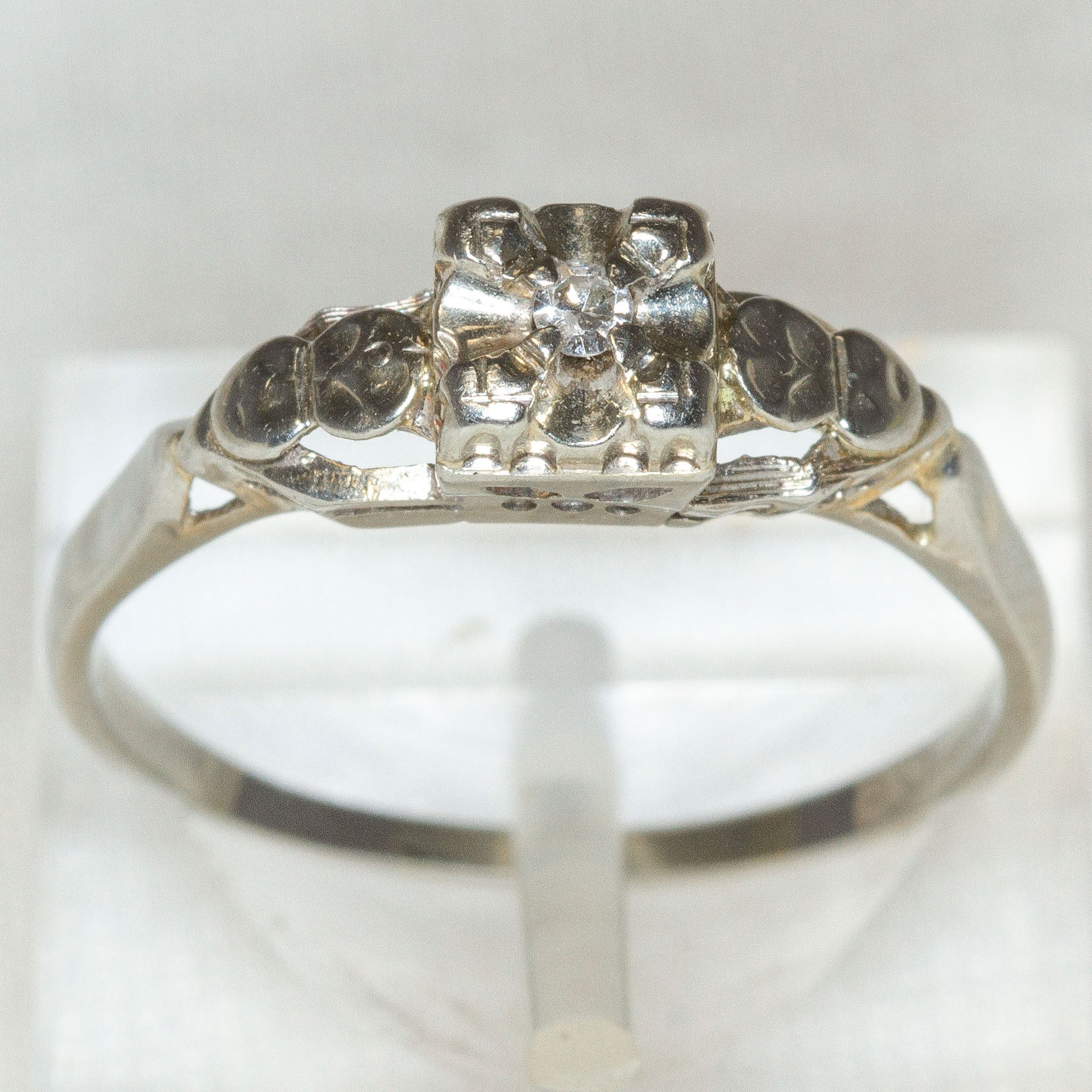 Vintage 14k Yellow Gold Illusion Set Diamond Ring - Size 6 Secondary image