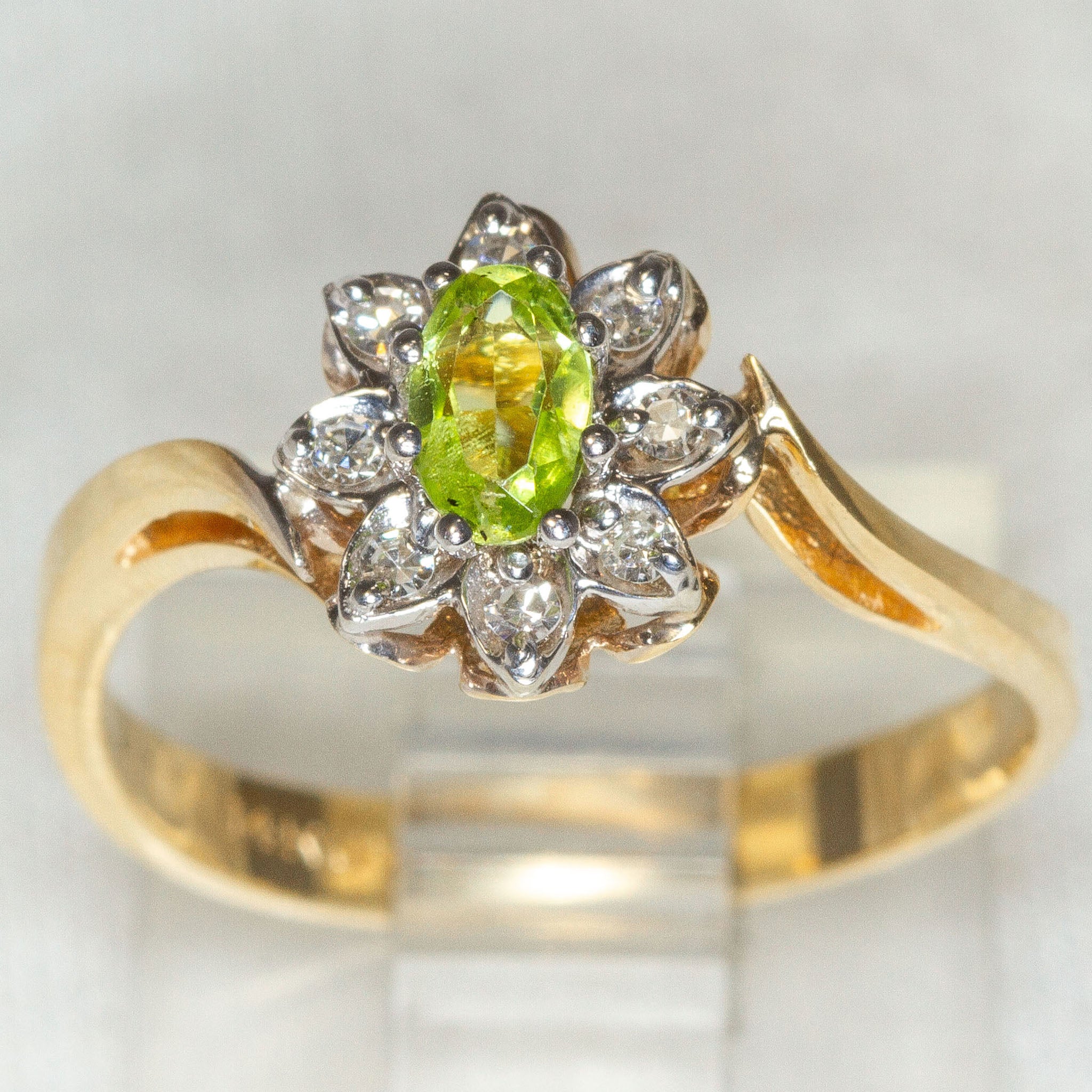 14k Yellow Gold Peridot and Diamond Floral Ring - Size 6