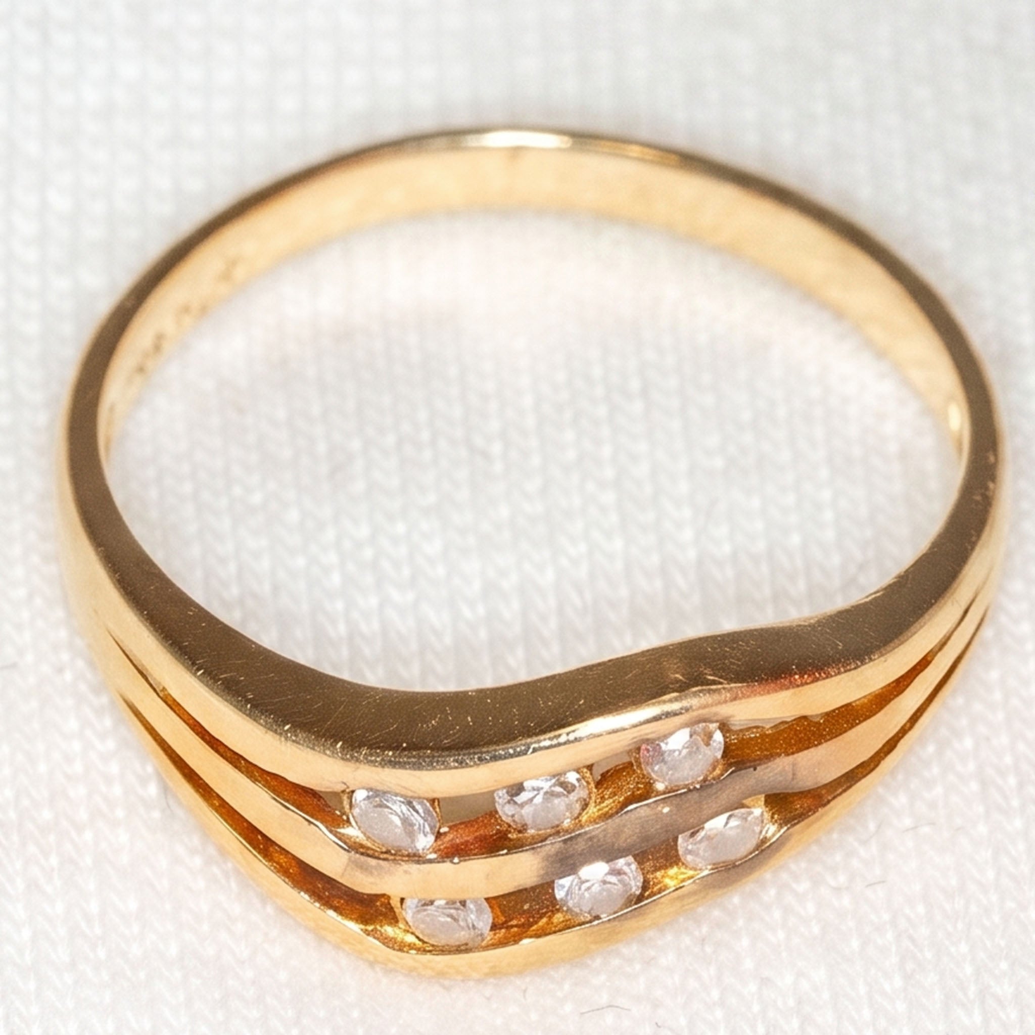14k Yellow Gold Wave Diamond Ring - Size 6