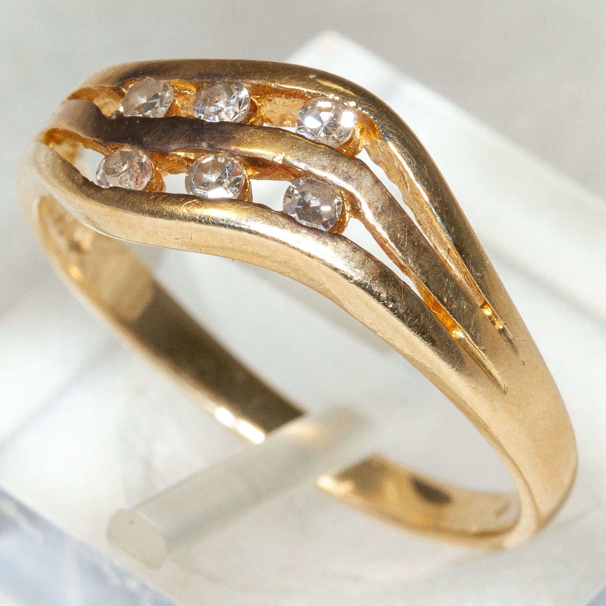 14k Yellow Gold Wave Diamond Ring - Size 6