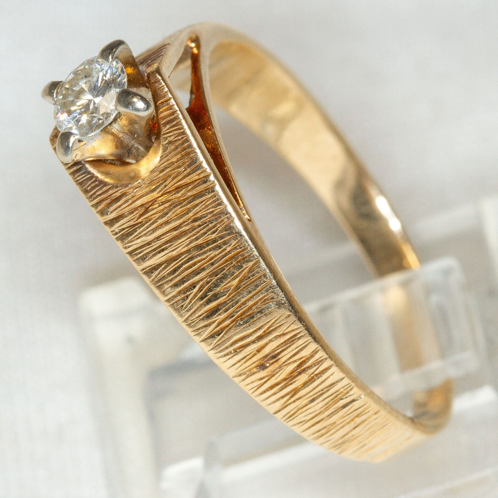 14k Yellow Gold Solitaire Diamond Ring - Textured Band, Size 8