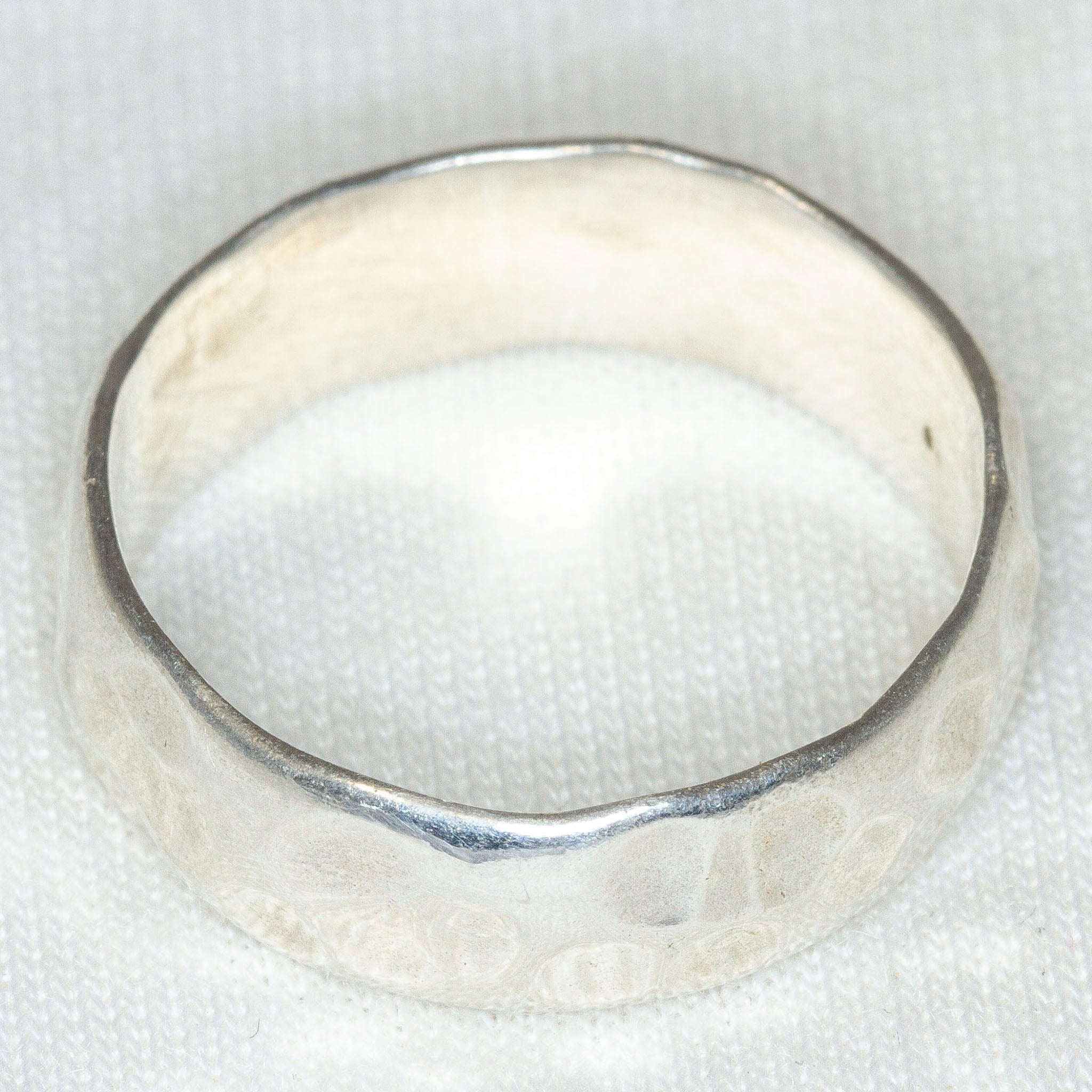 925 Sterling Silver Hammered Band Ring - Size 7 3/4
