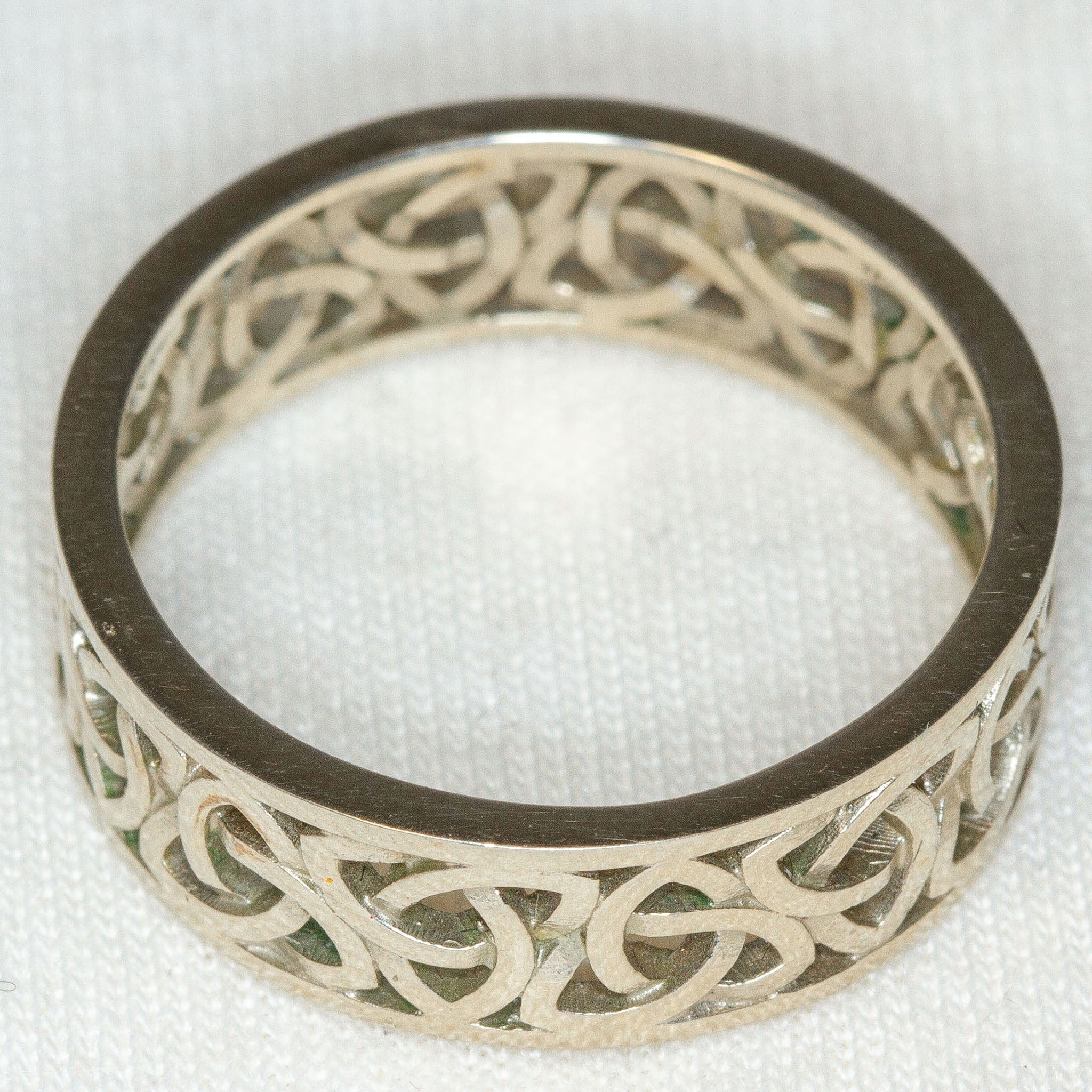 10k White Gold Celtic Knot Band - Size 9 Main image