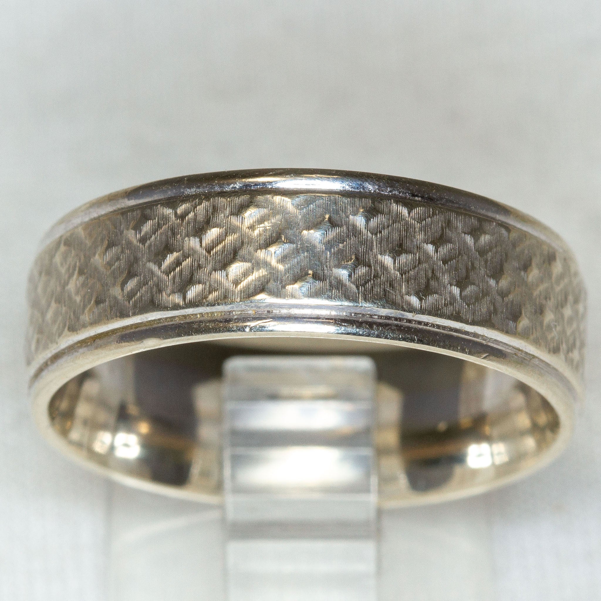 10k White Gold Textured Band