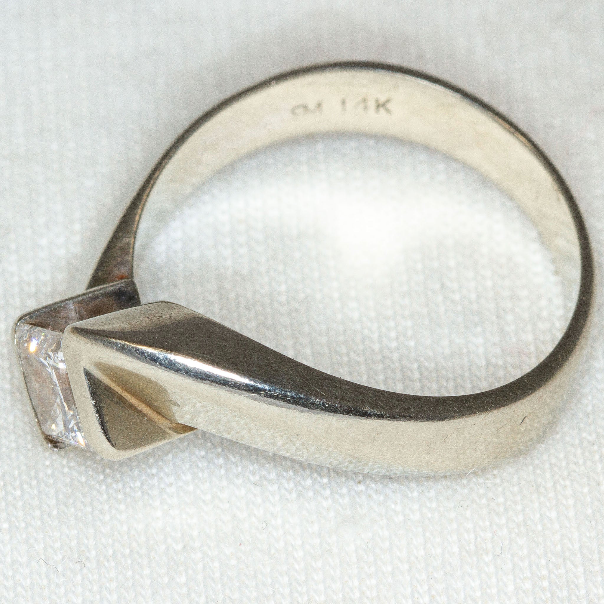 Modern 14k White Gold Princess-Cut Solitaire Diamond Ring - Size 7