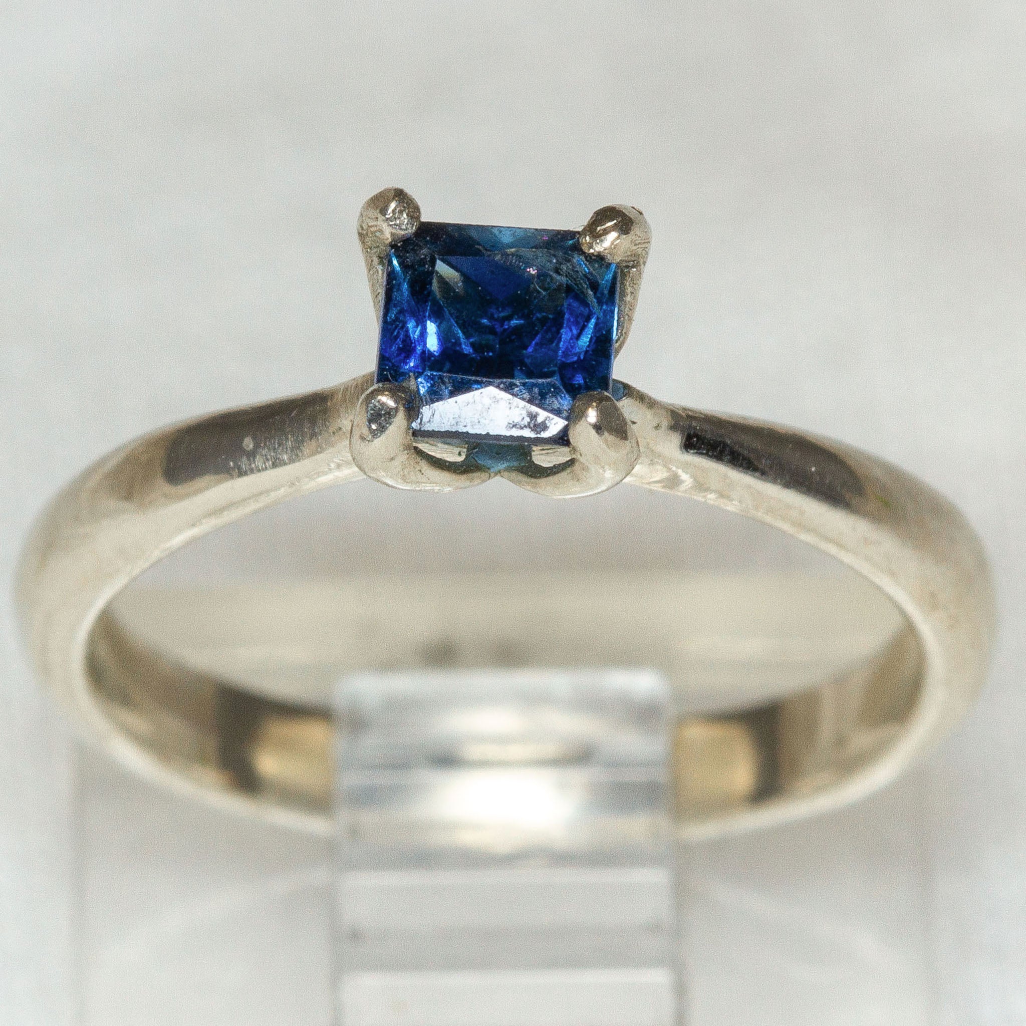 Princess Cut Blue Sapphire Solitaire Ring in 10k Gold
