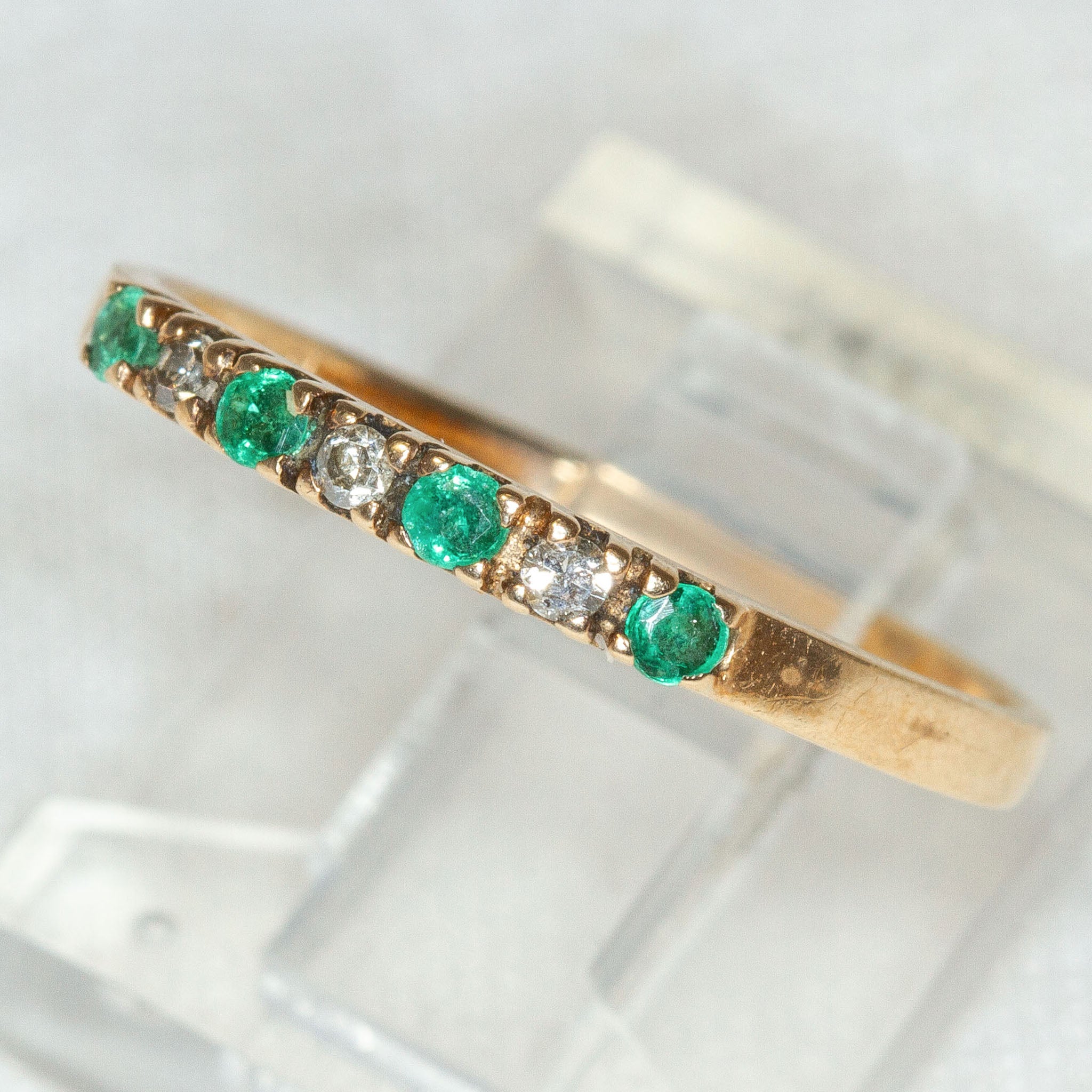 Elegant 10k Gold Emerald and Diamond Alternating Band