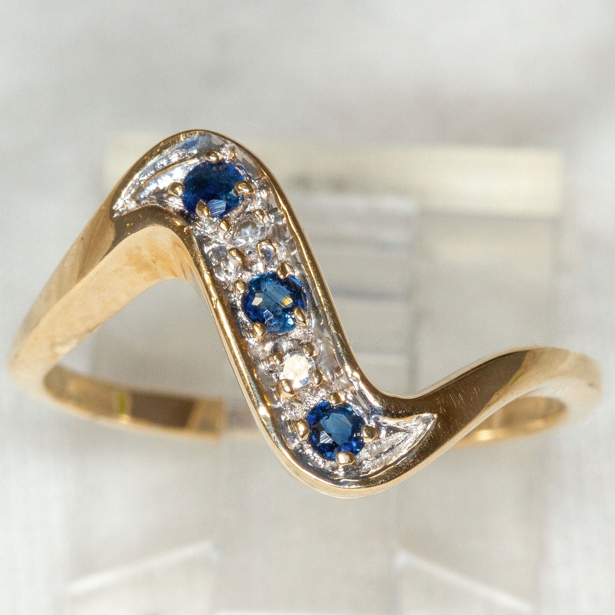 Elegant 10k Yellow Gold S-Curve Sapphire and Diamond Ring - Size 7 Secondary image