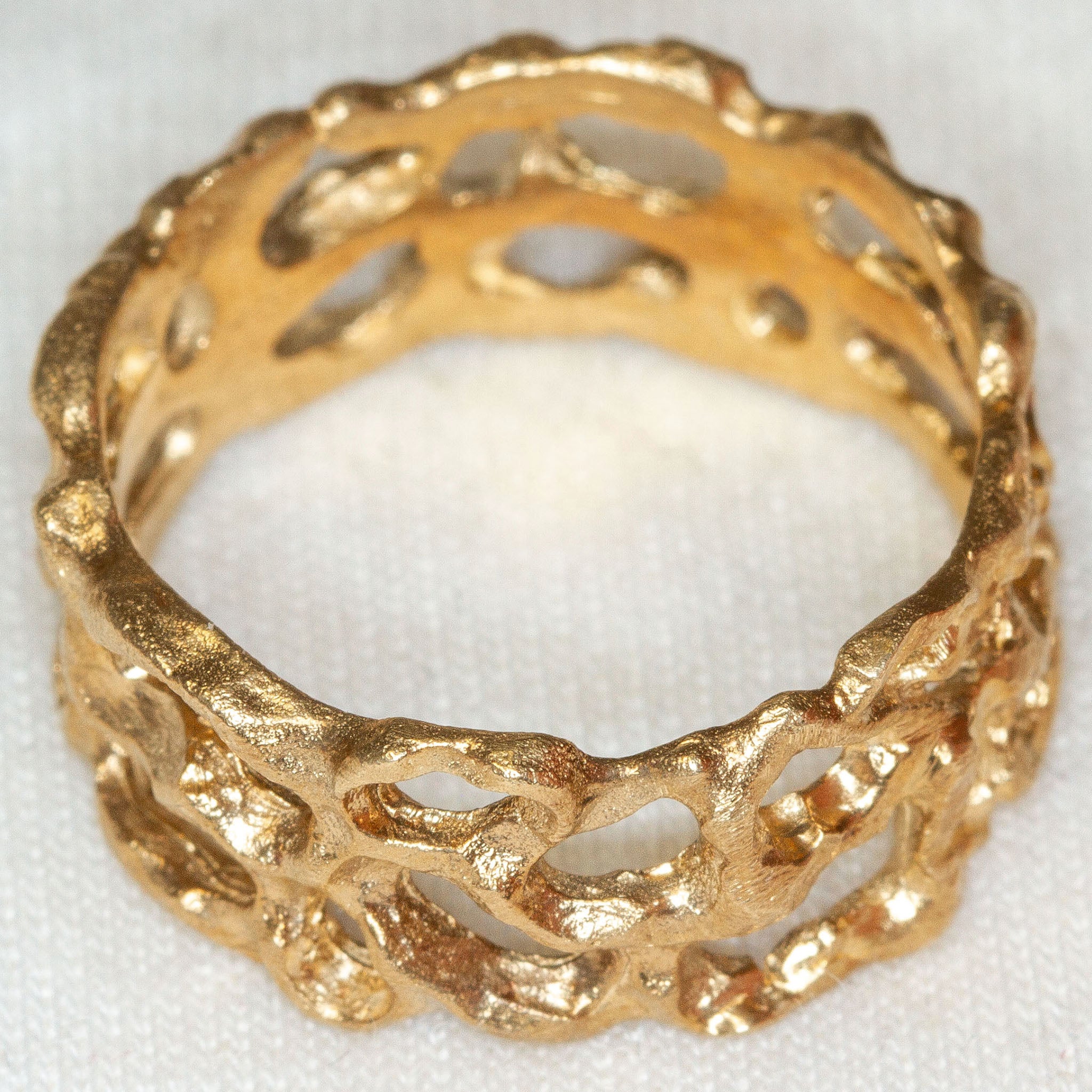 Artisan "Into The Net" 10k Yellow Gold Band - Size 8 Main image