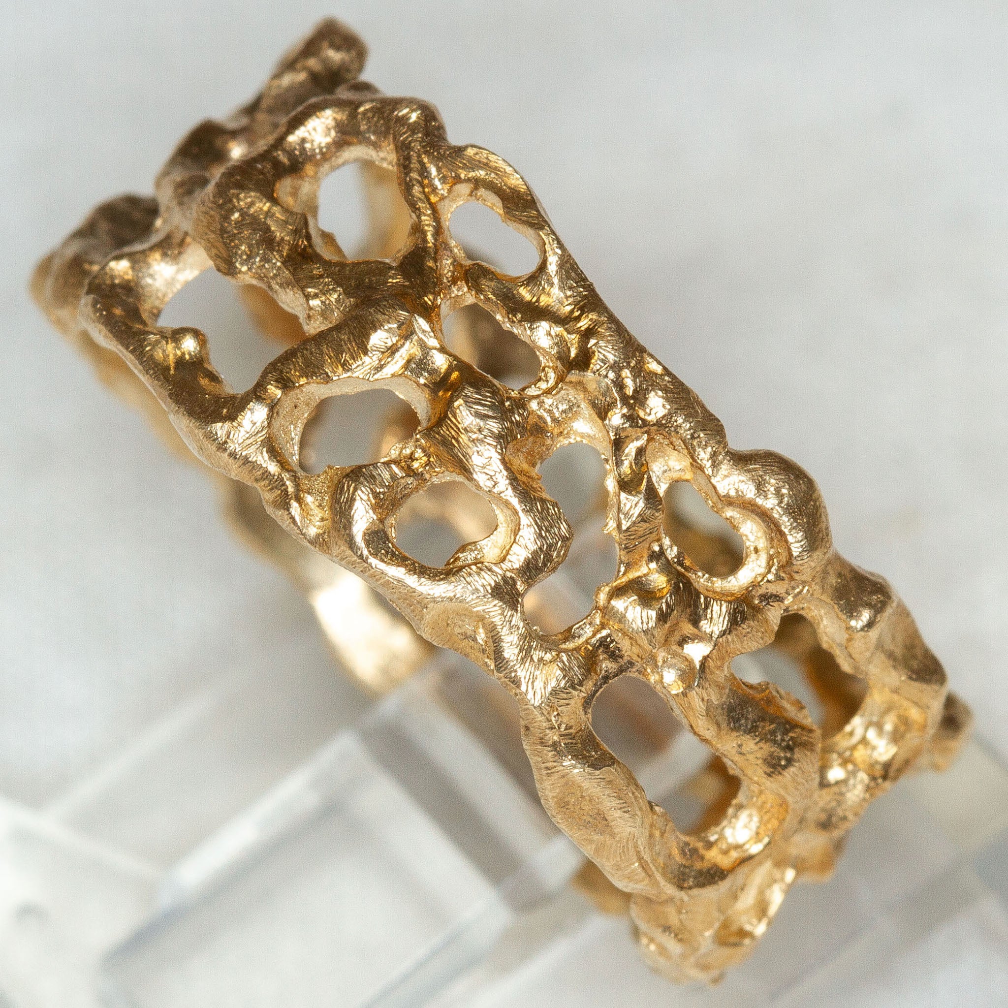 Artisan "Into The Net" 10k Yellow Gold Band - Size 8