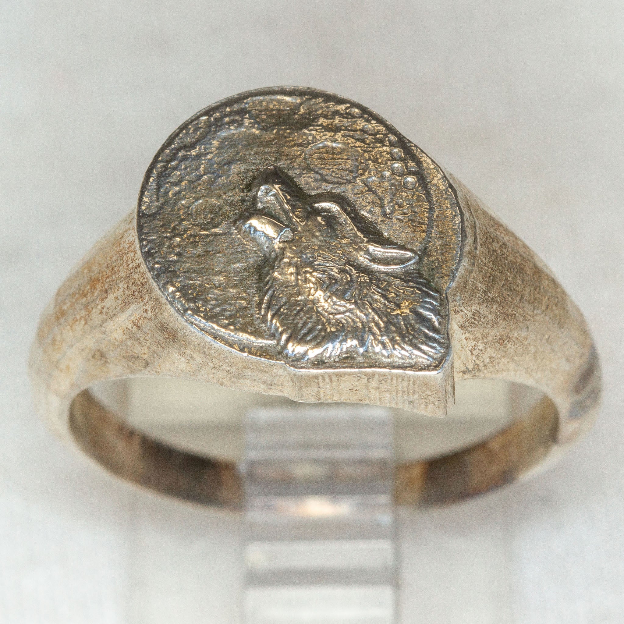 Howling Wolf Signet Ring in 925 Sterling Silver - Size 10