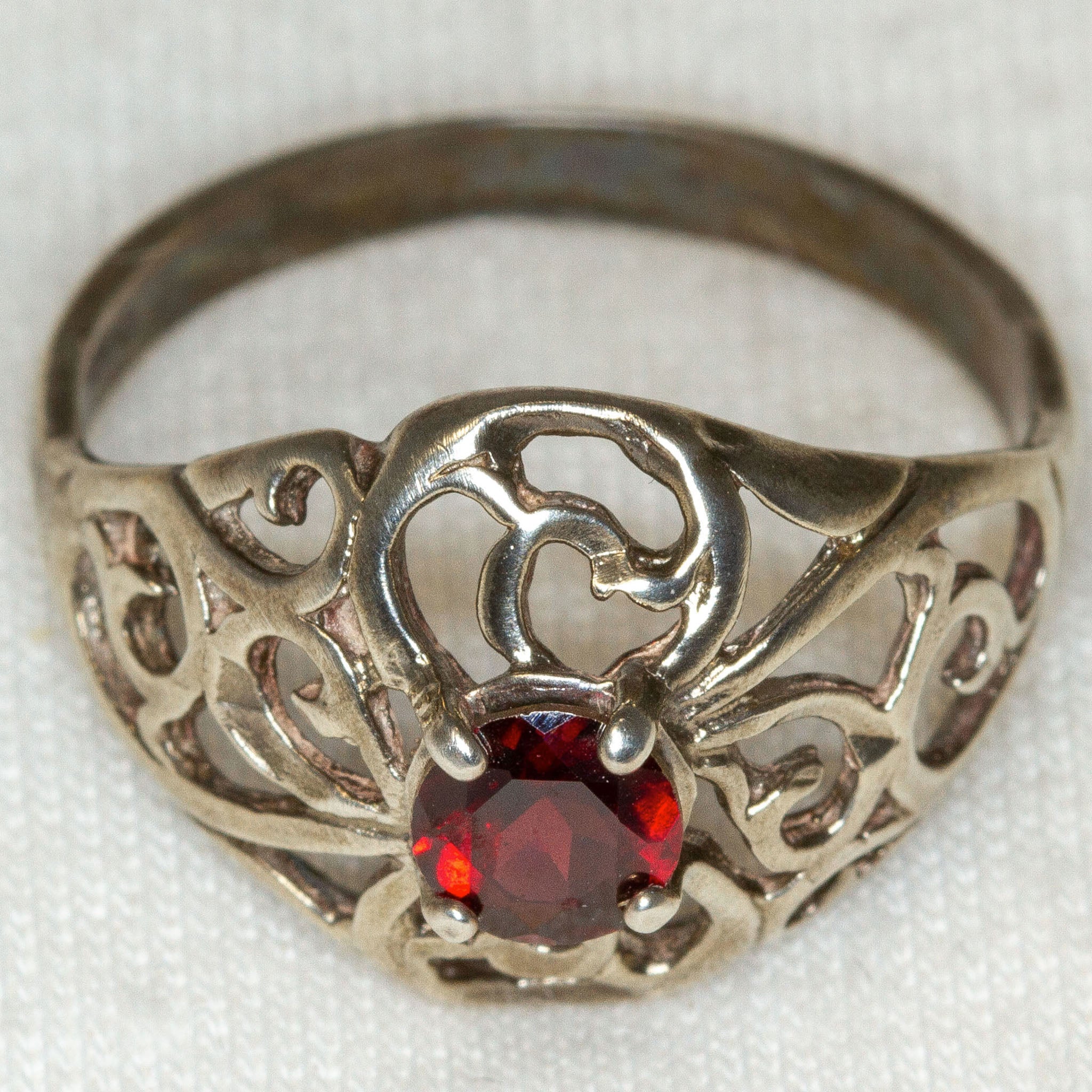 Vintage 925 Silver Red Garnet Filigree Ring - Size 7 Main image
