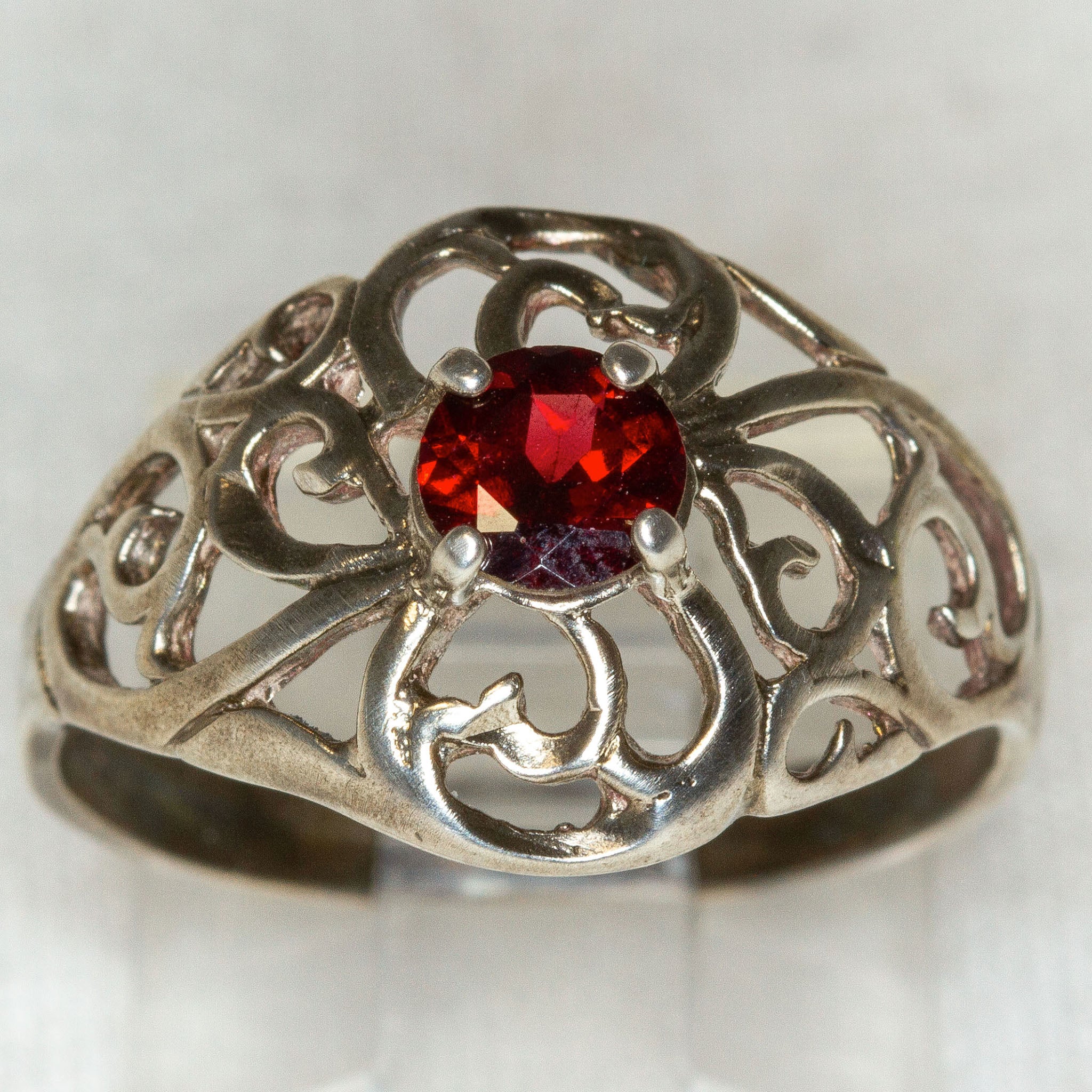 Vintage 925 Silver Red Garnet Filigree Ring - Size 7