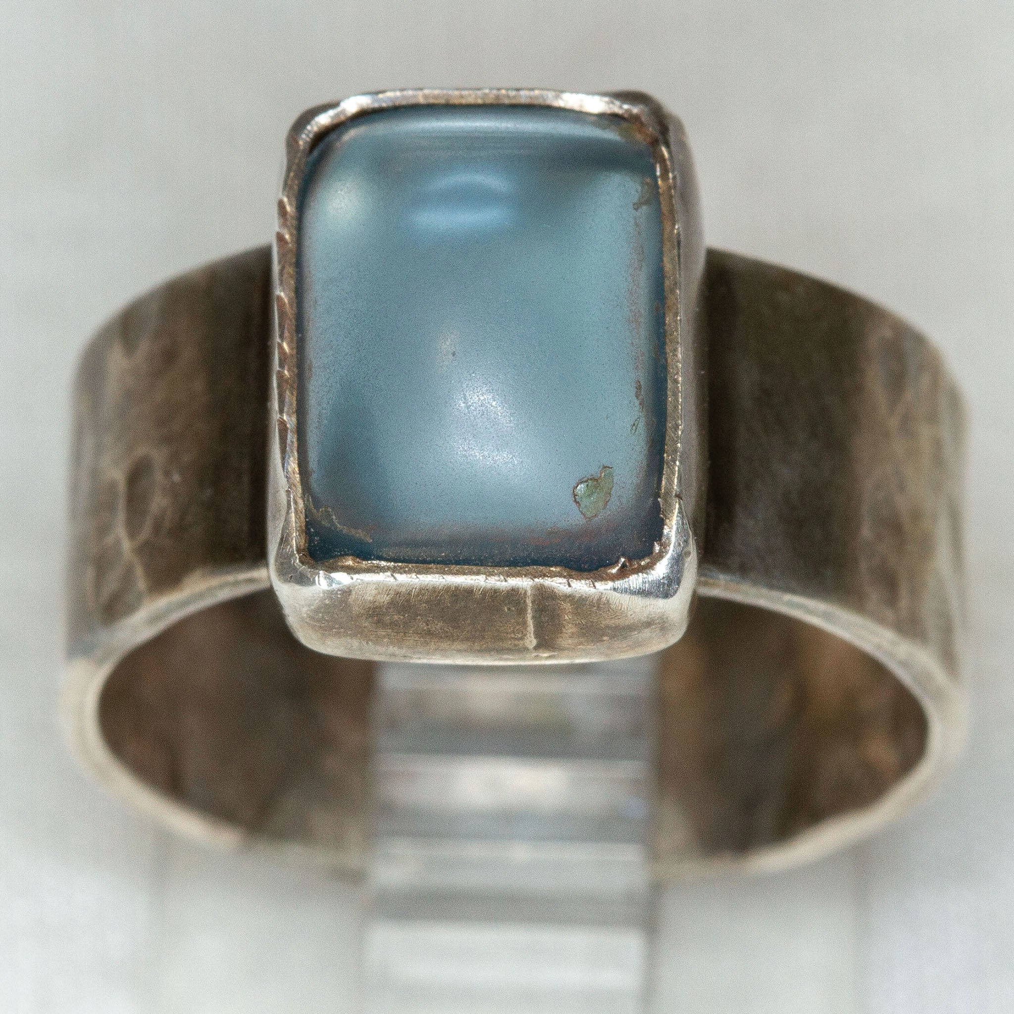 Vintage 925 Silver Hammered Blue Topaz Ring - Size 7.5