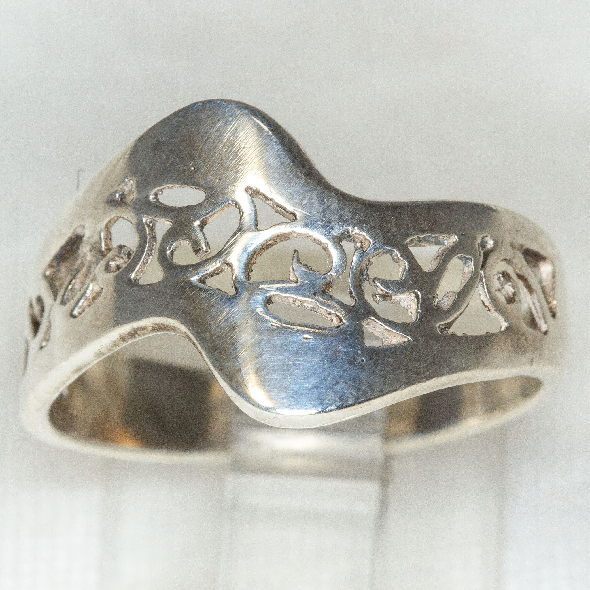 Sterling Silver Lacy Cut-Out Wave Ring - Size 8.5