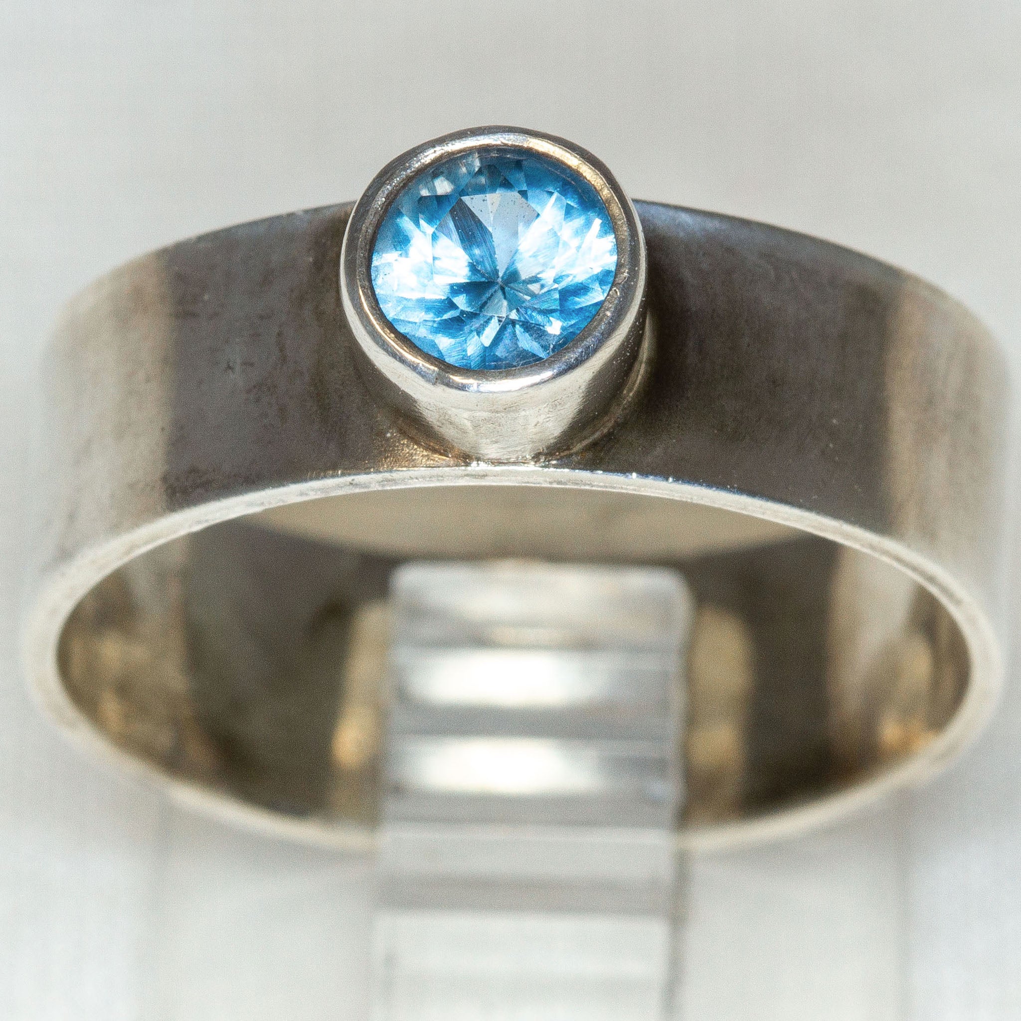 Sterling Silver Blue Topaz Solitaire Ring - Size 8.5