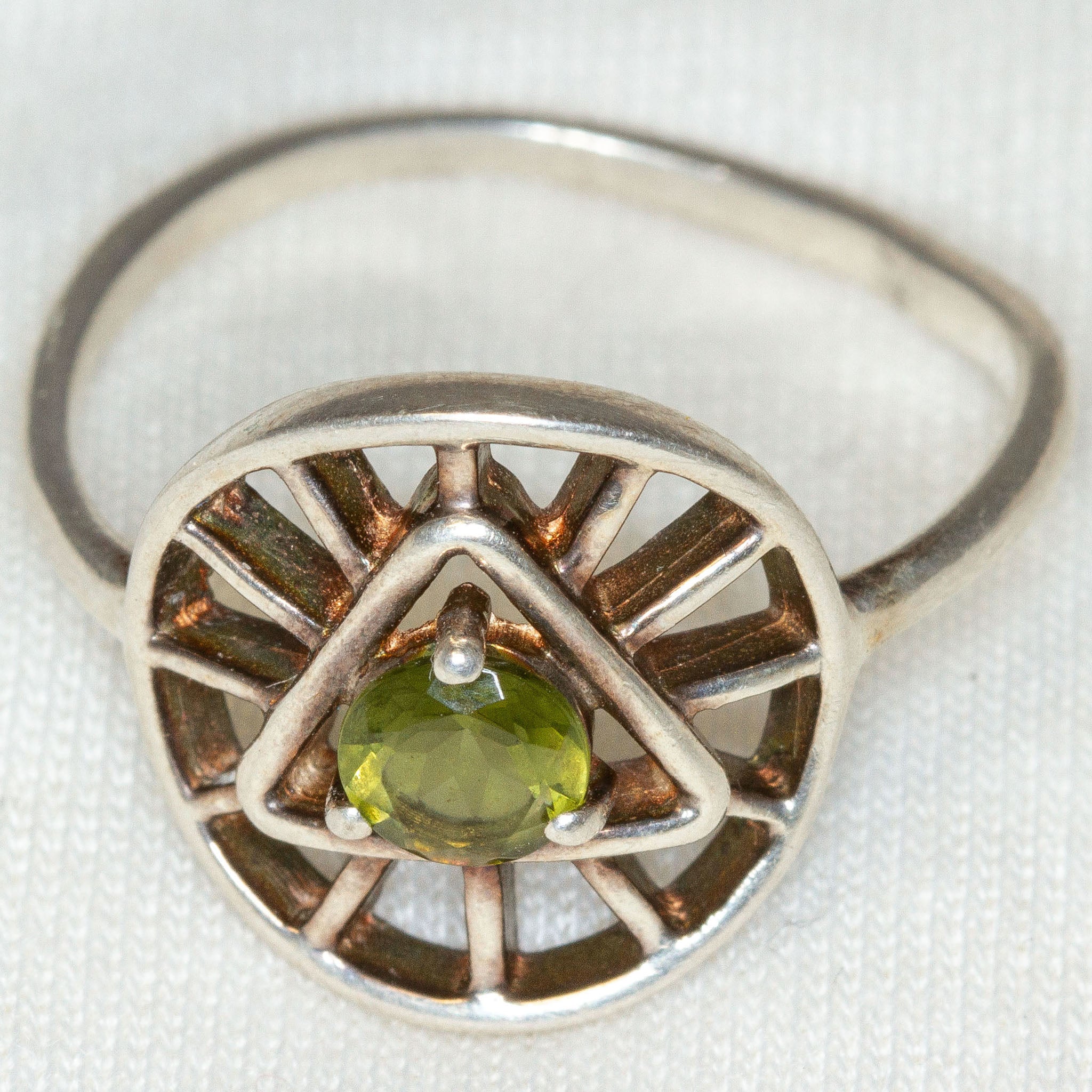 925 Silver Ring with 5mm Round Green Cubic Zirconia - Size 9.5 Main image