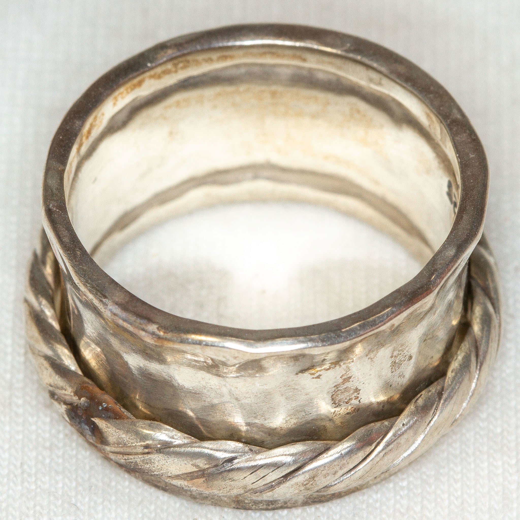 925 Silver Hammered Twist Spin Ring - Size 9.5