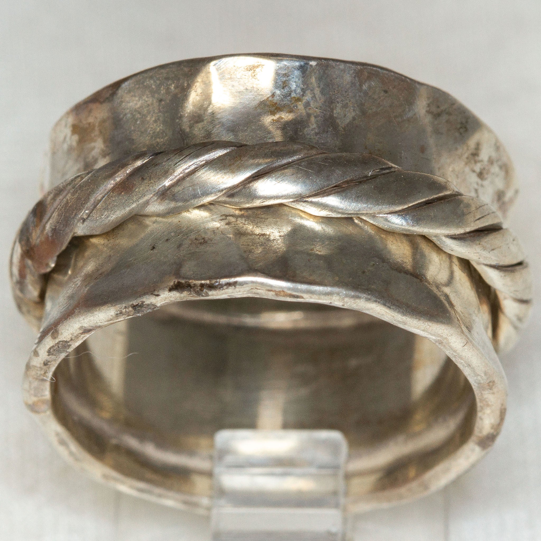 925 Silver Hammered Twist Spin Ring - Size 9.5 Secondary image